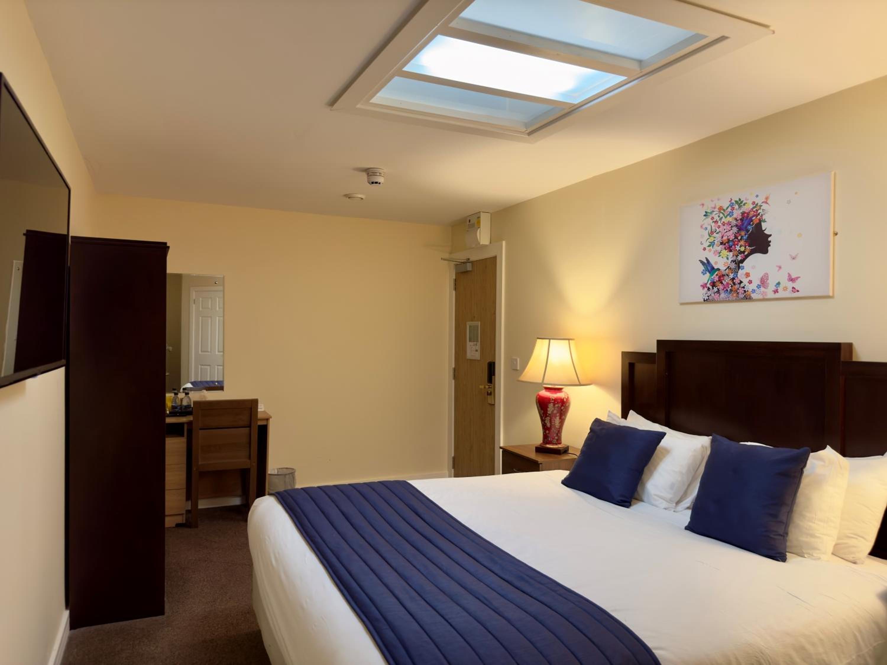 Small Double Room no window - Photo 4