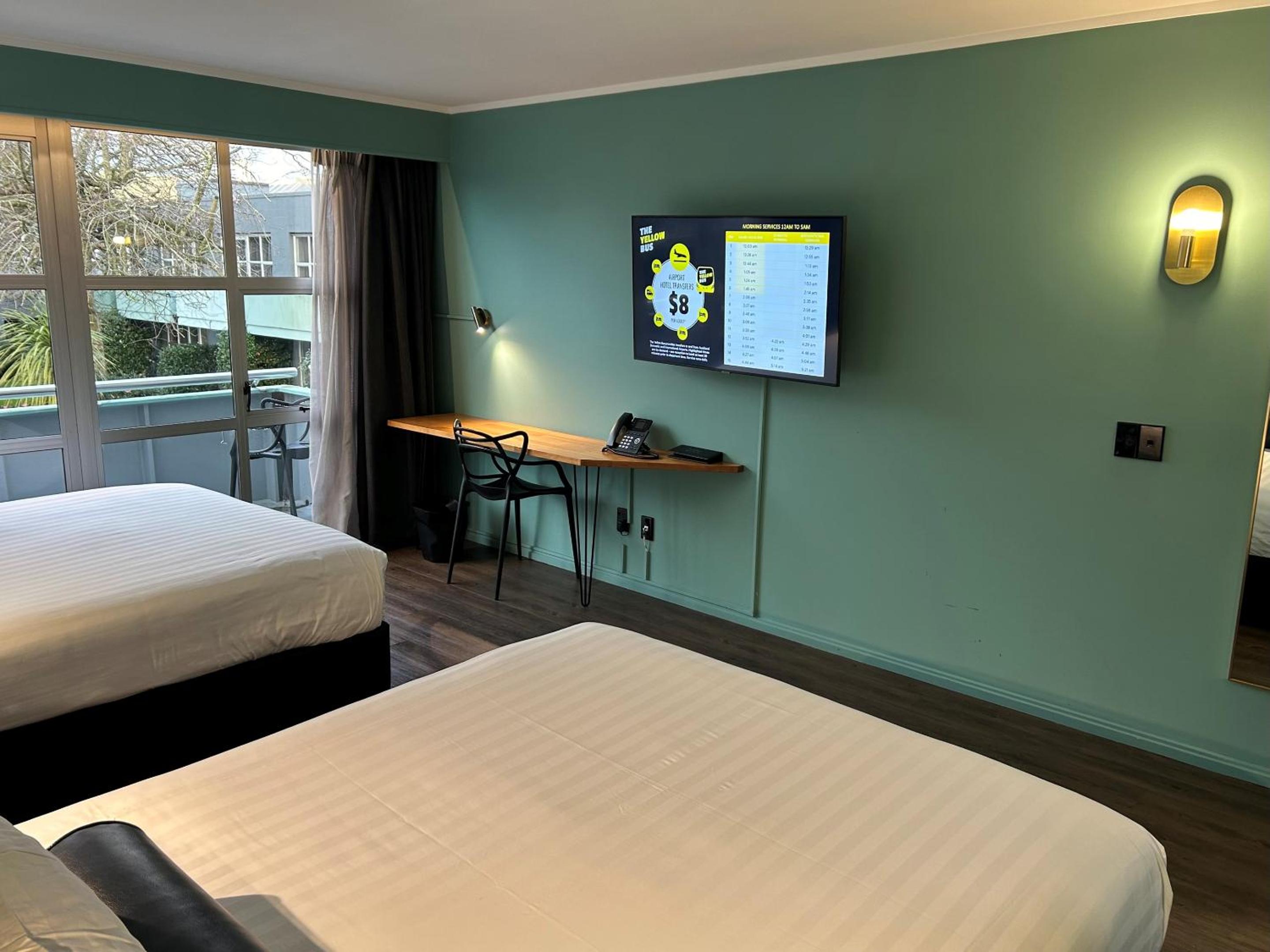 Basic Twin Room (Two Queens) photo 3