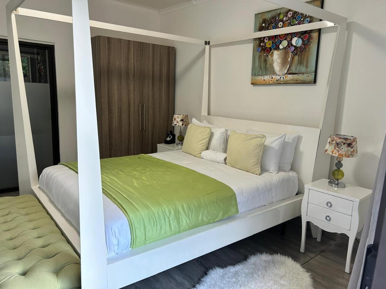 Family Room - Photo 17