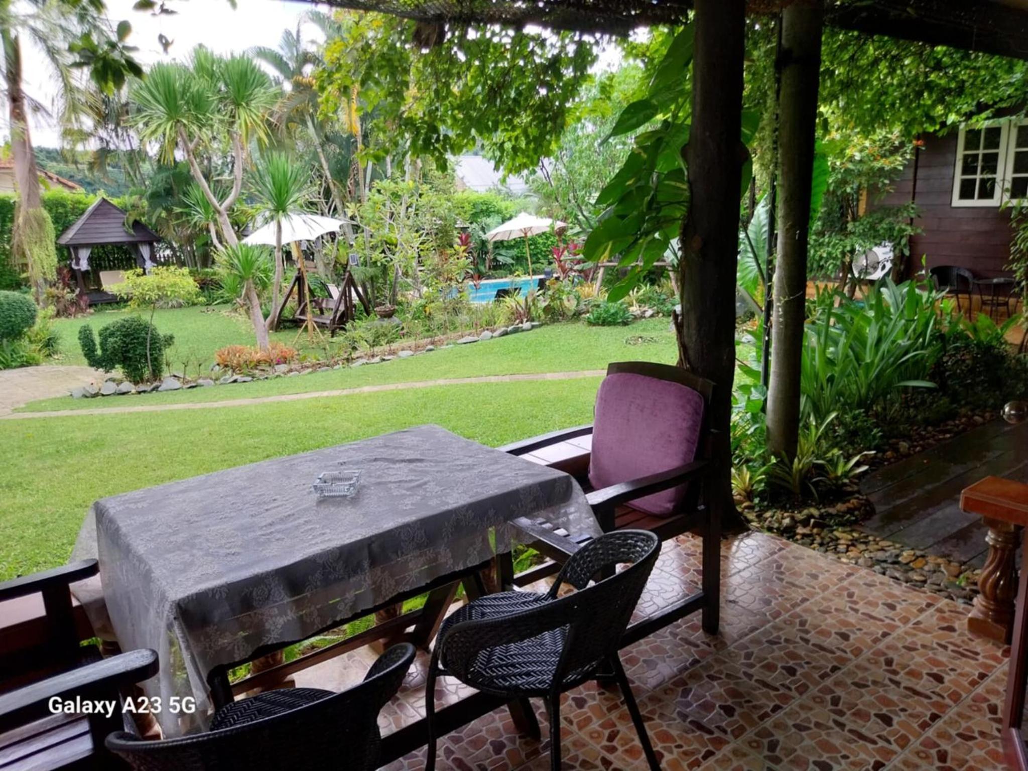 Family Bungalow - Photo 3