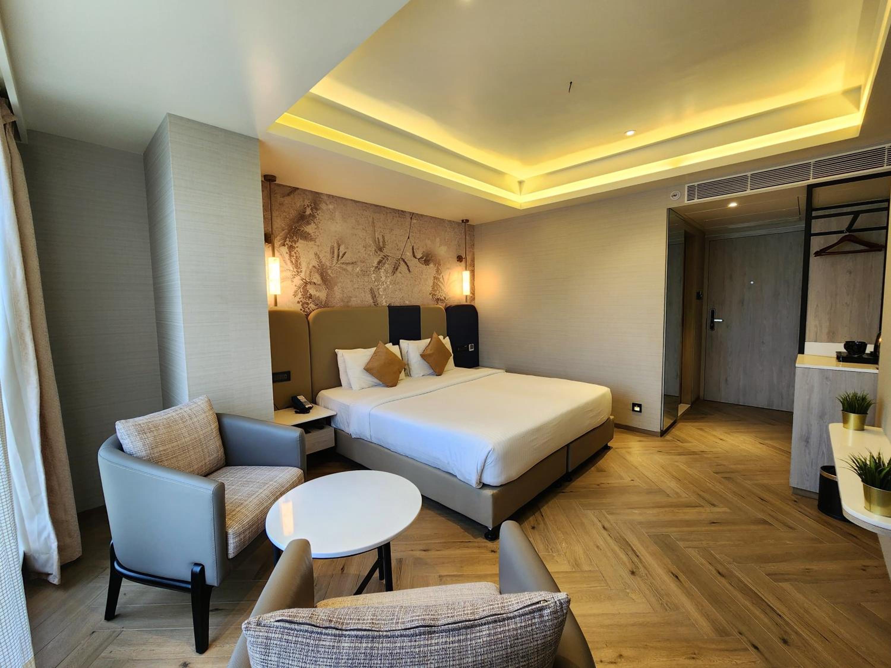 Premium King Room with Smart Tv - Photo 1
