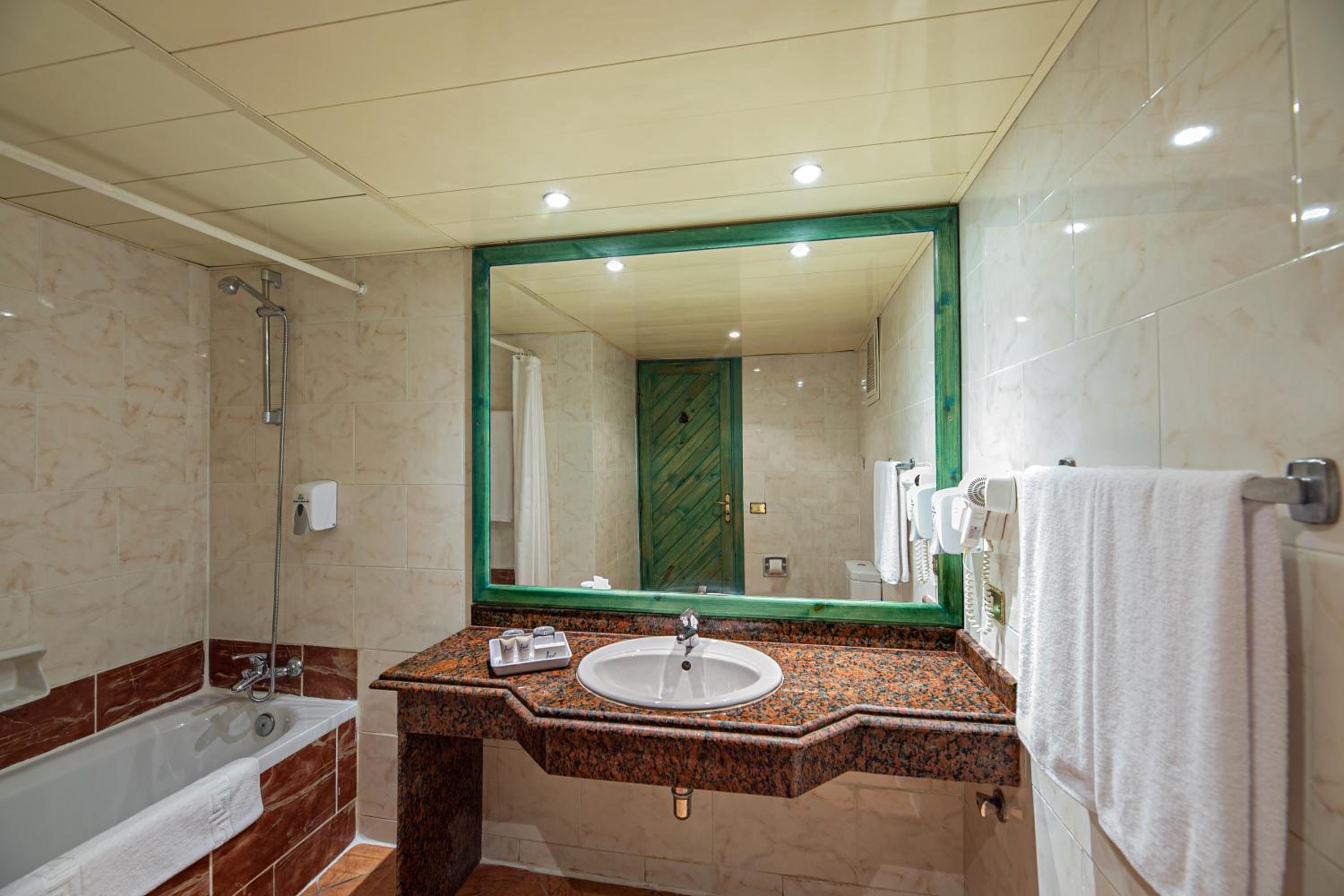Standard Double Room With Extra Bed Garden View photo 3