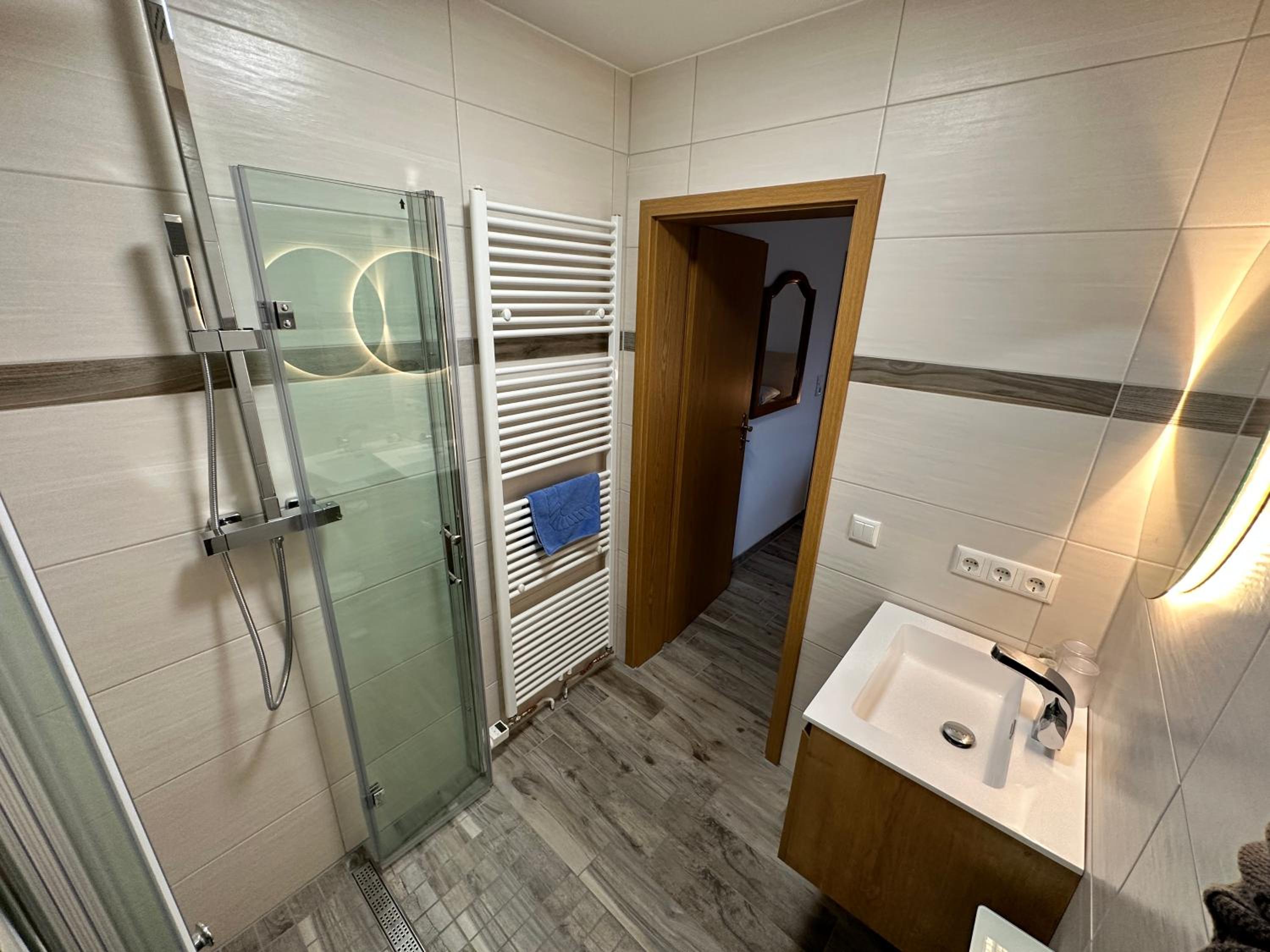 Standard Double Room - Photo 2