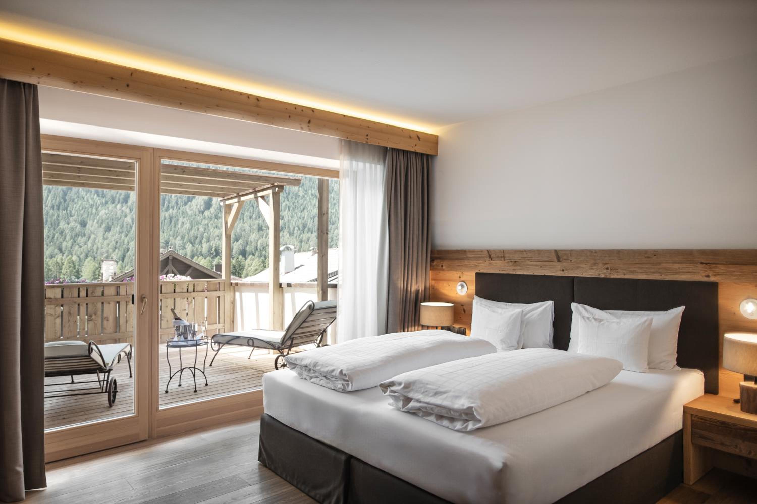 Deluxe Suite with Balcony photo 1