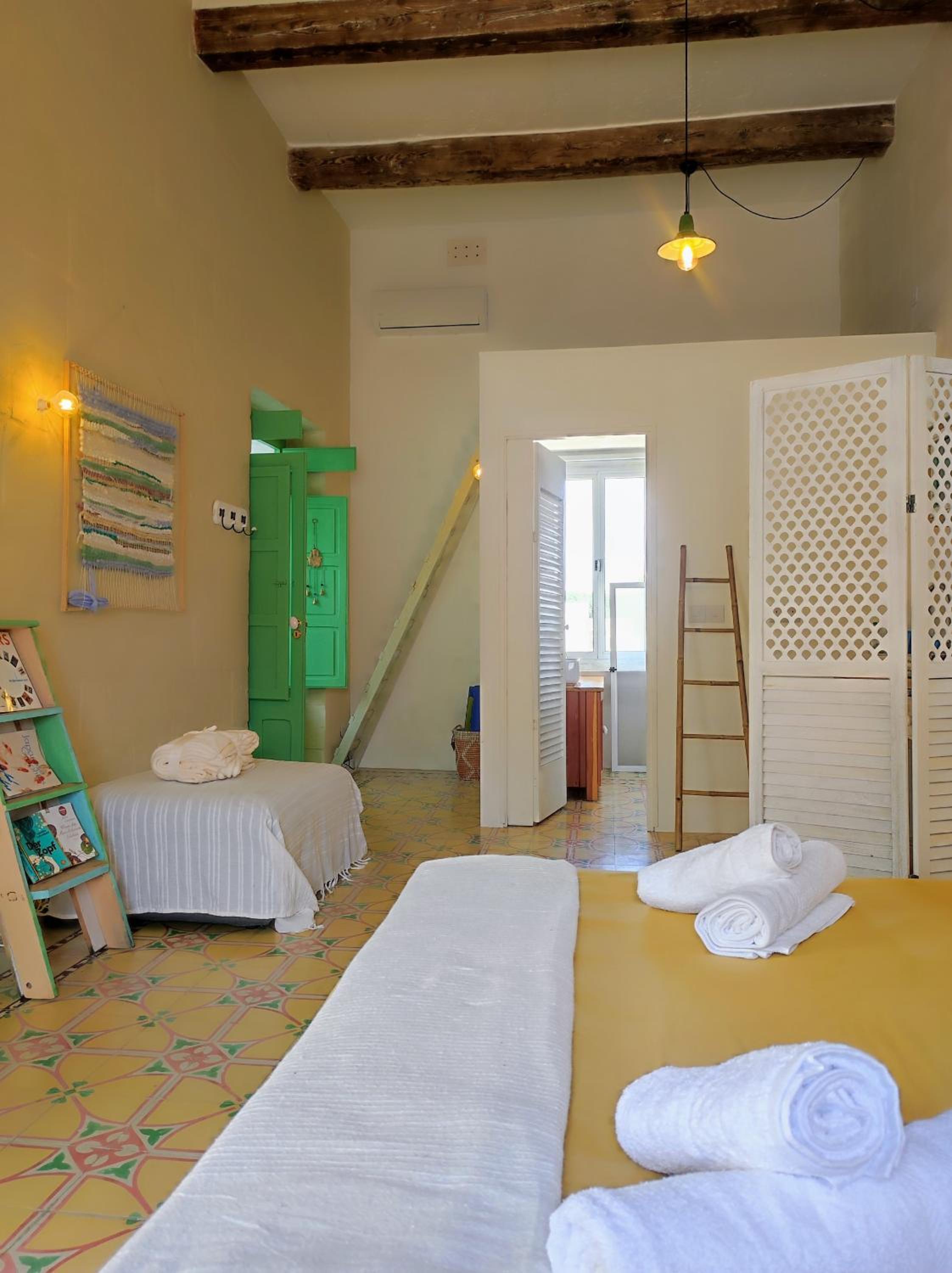 Family Room with Private Bathroom photo 2