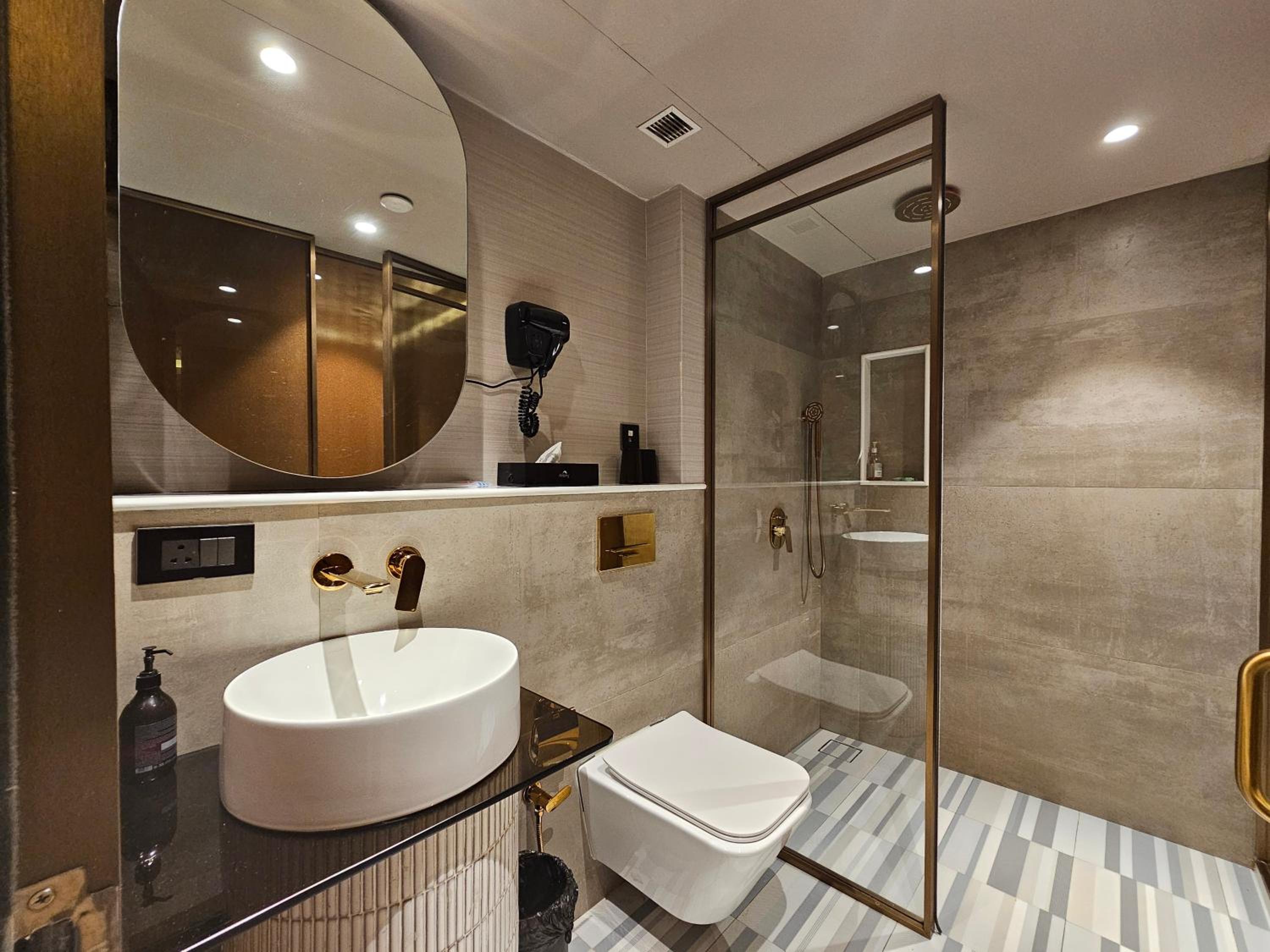 Premium King Room with Smart Tv - Photo 2