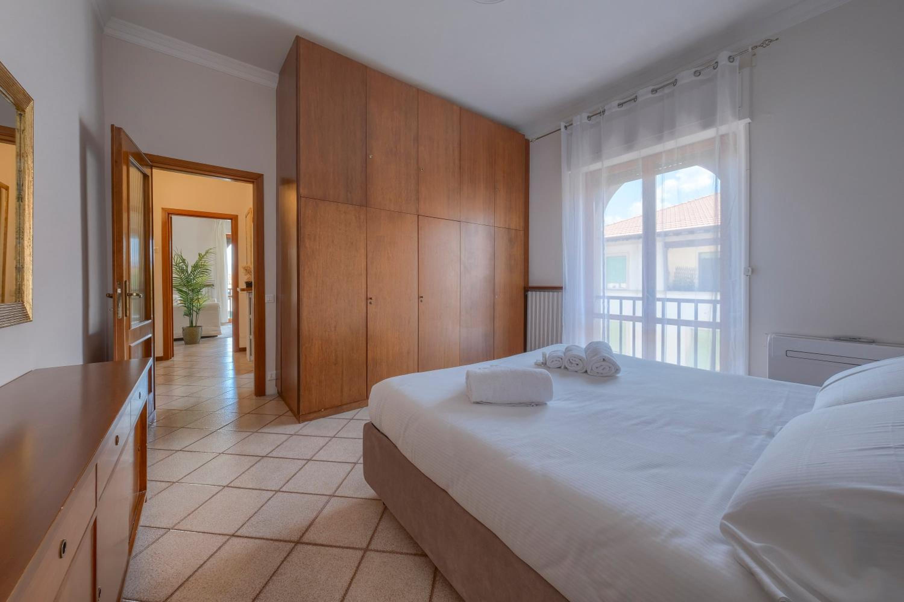 One-Bedroom Apartment with View