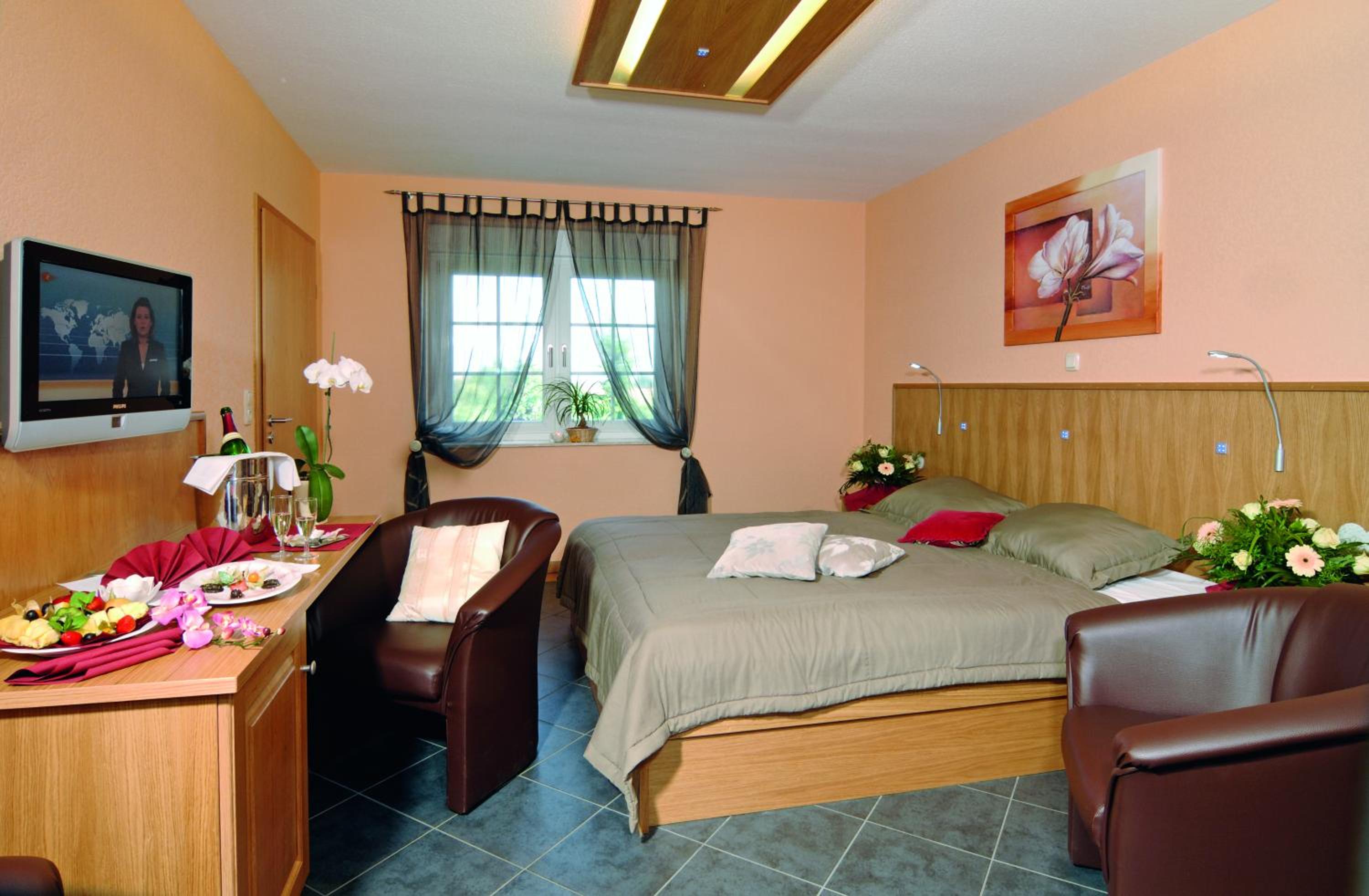 Deluxe Double Room - Photo 16