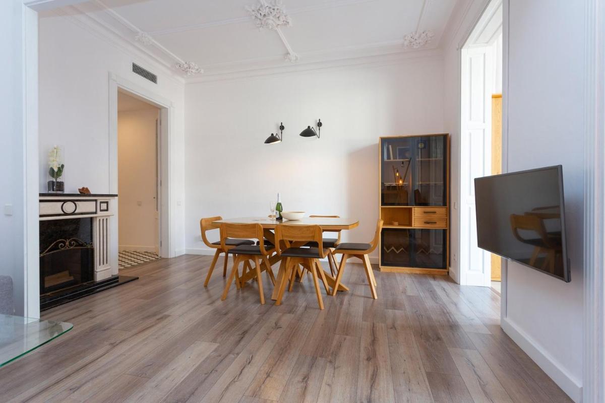 Three-Bedroom Apartment photo 2