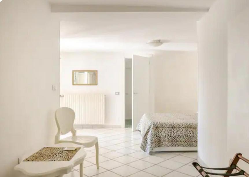 Villa - Photo 1