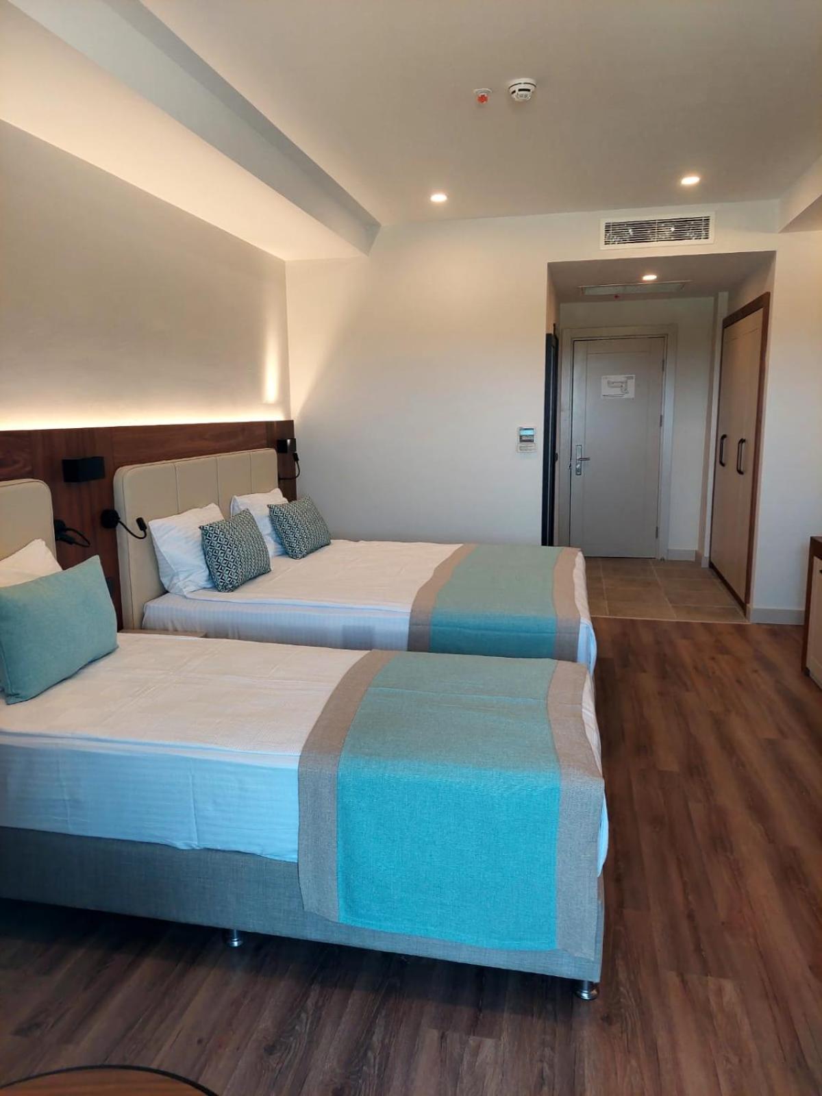 Double Room with Pool View photo 3