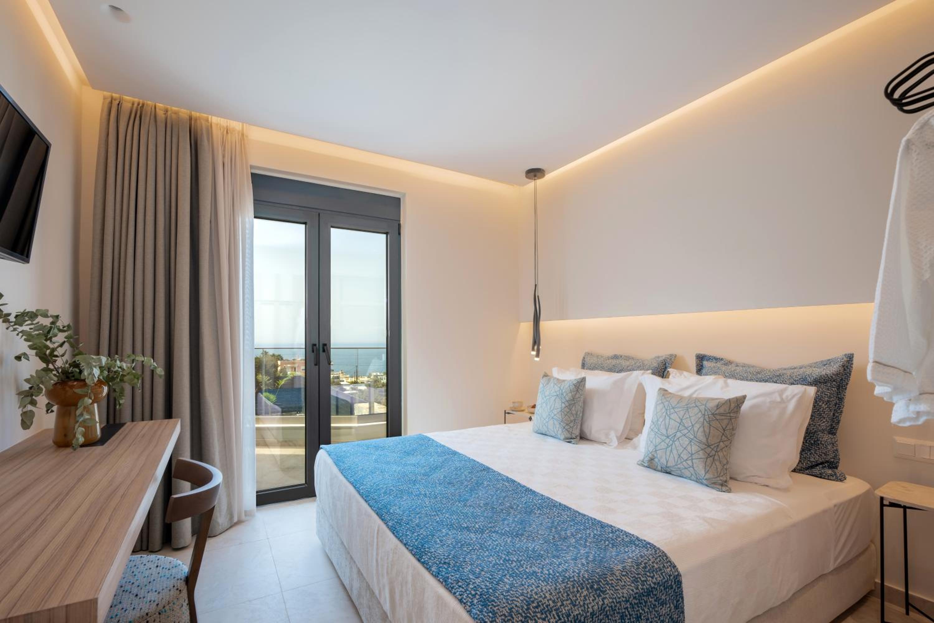 Anama Villa II, with Pool & Town View