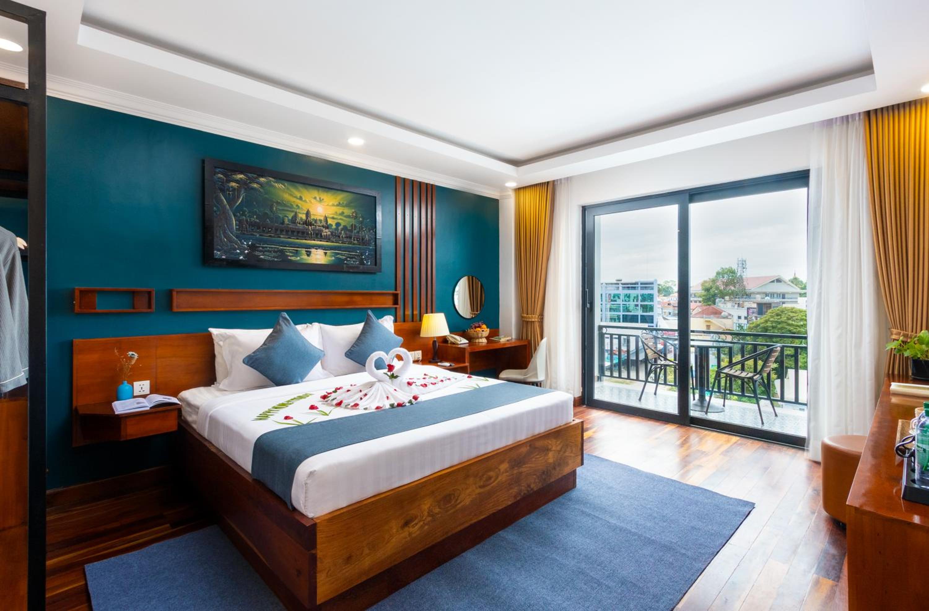 Junior Suite with Balcony City View - Free Pick Up at Bus station photo 2