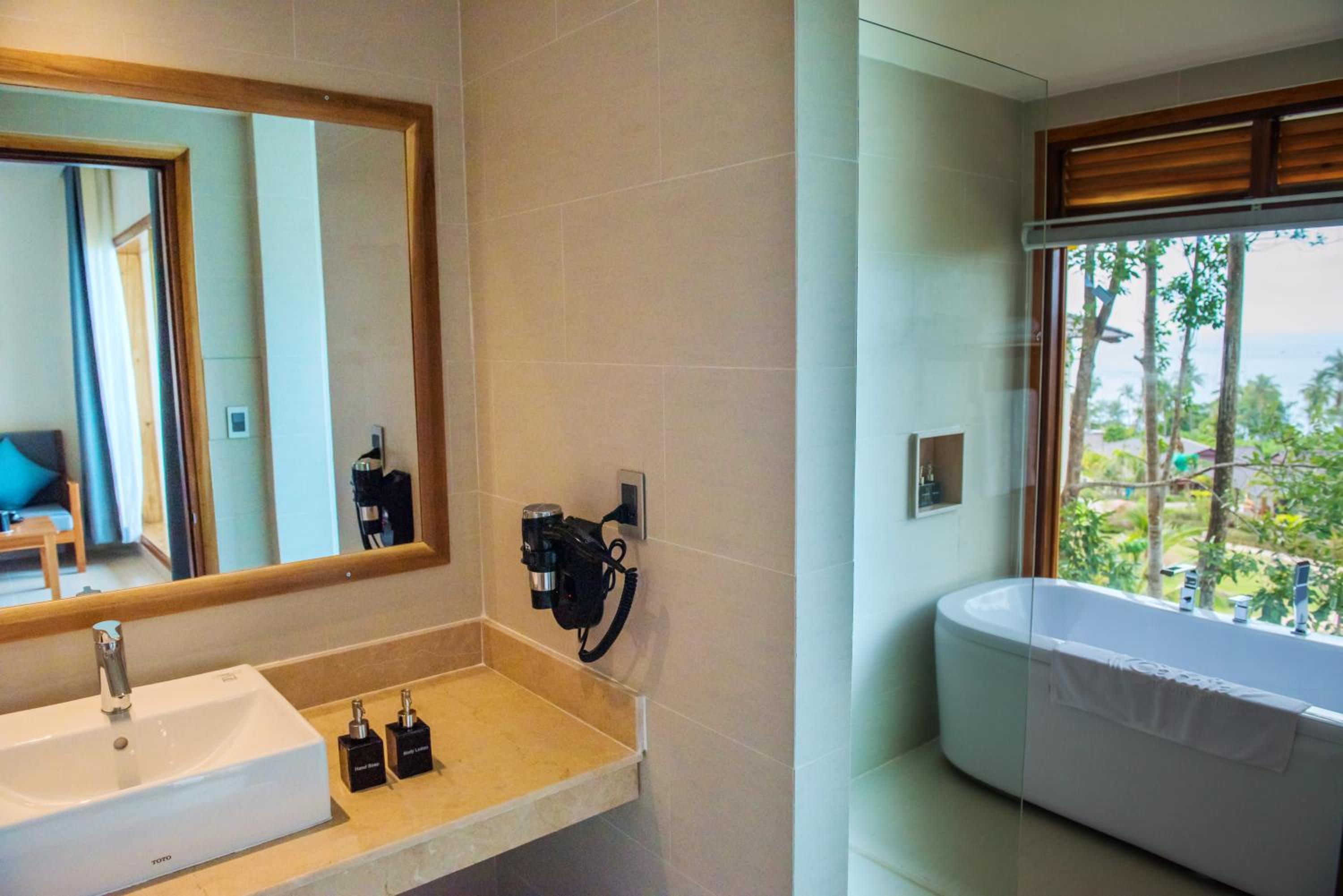 Deluxe Room with Garden View photo 3