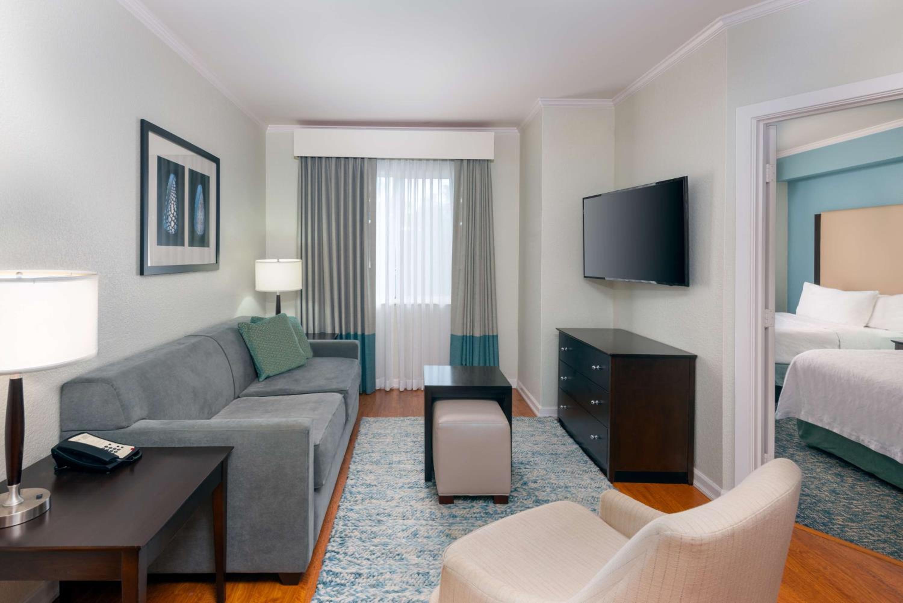 One-Bedroom Suite with Two Double Beds - Non-Smoking - Photo 2