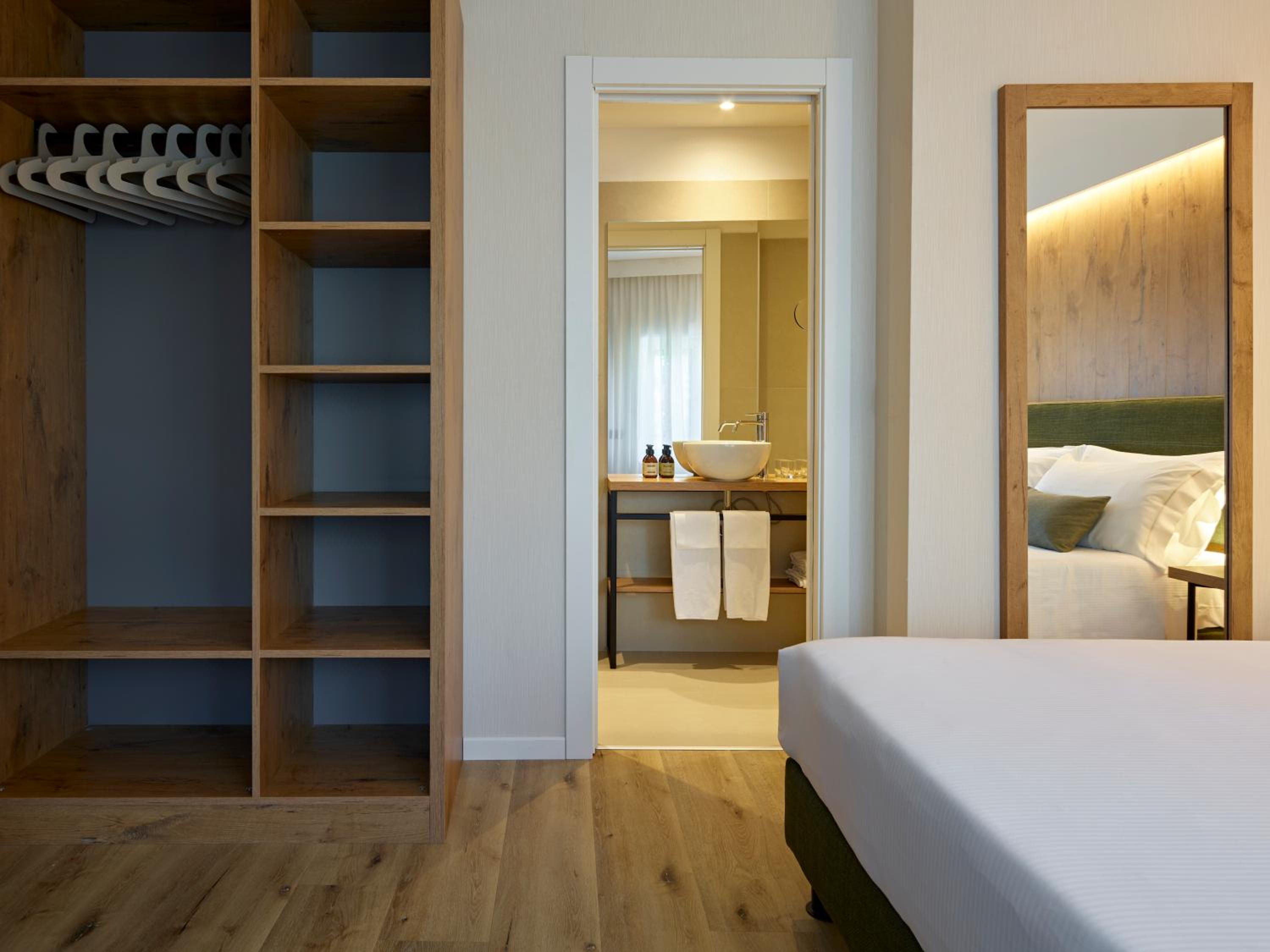 Standard Double or Twin Room photo 3