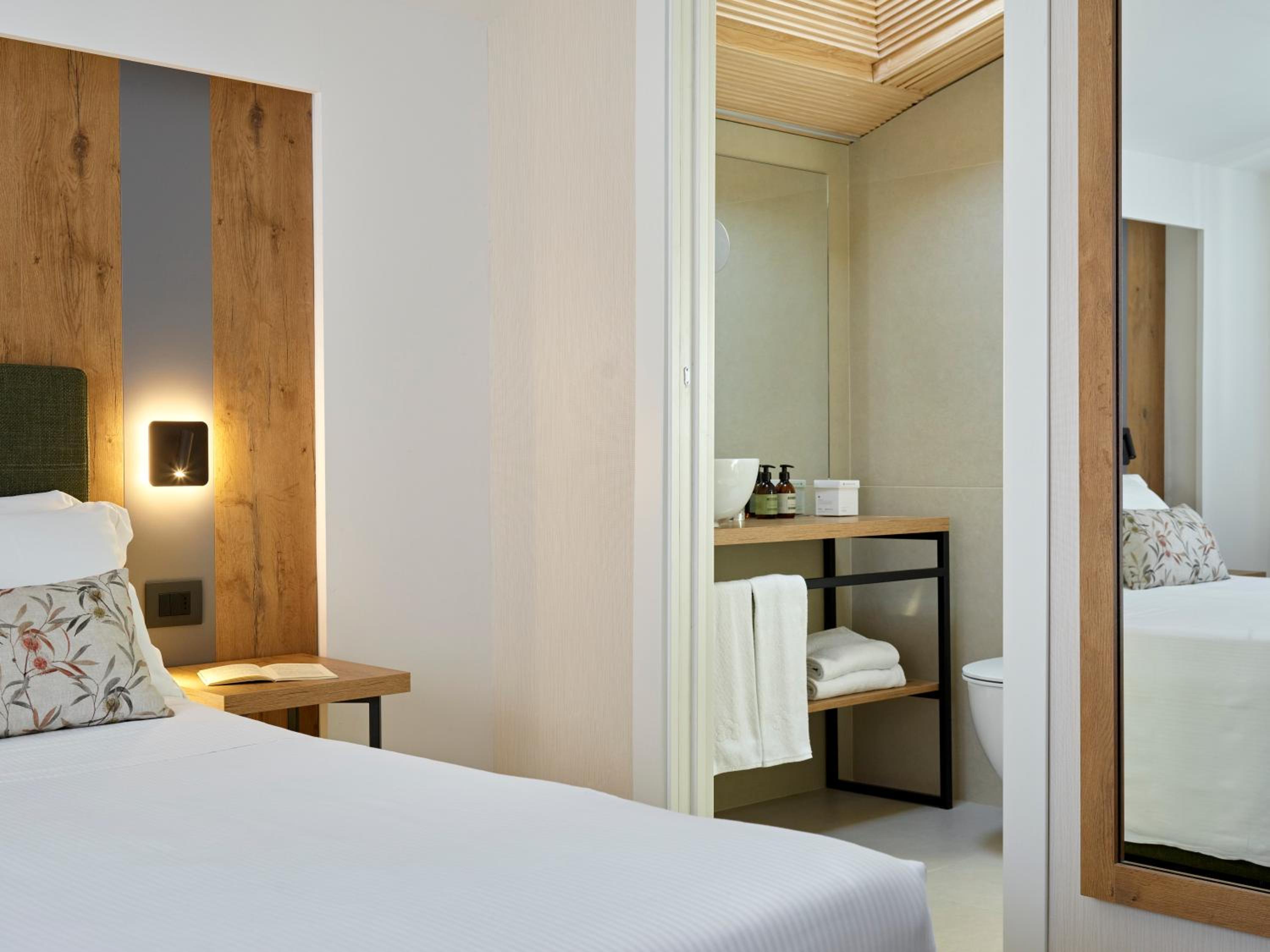 Standard Double or Twin Room with Balcony photo 3