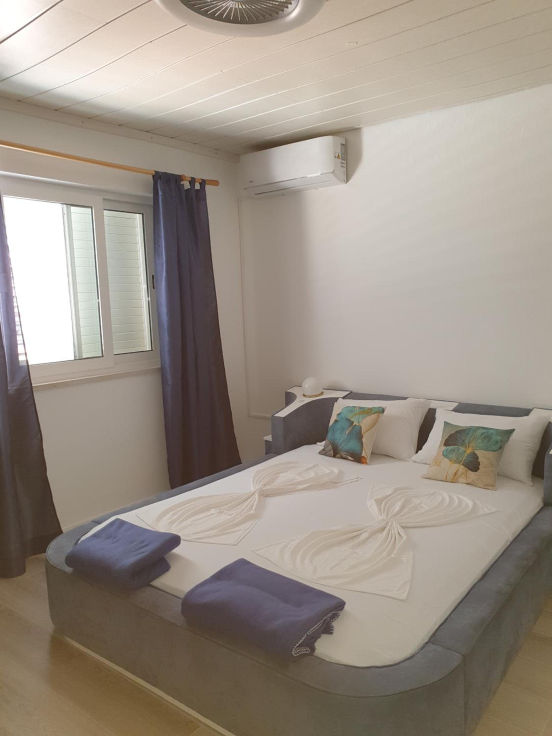 Family Room with Balcony photo 3