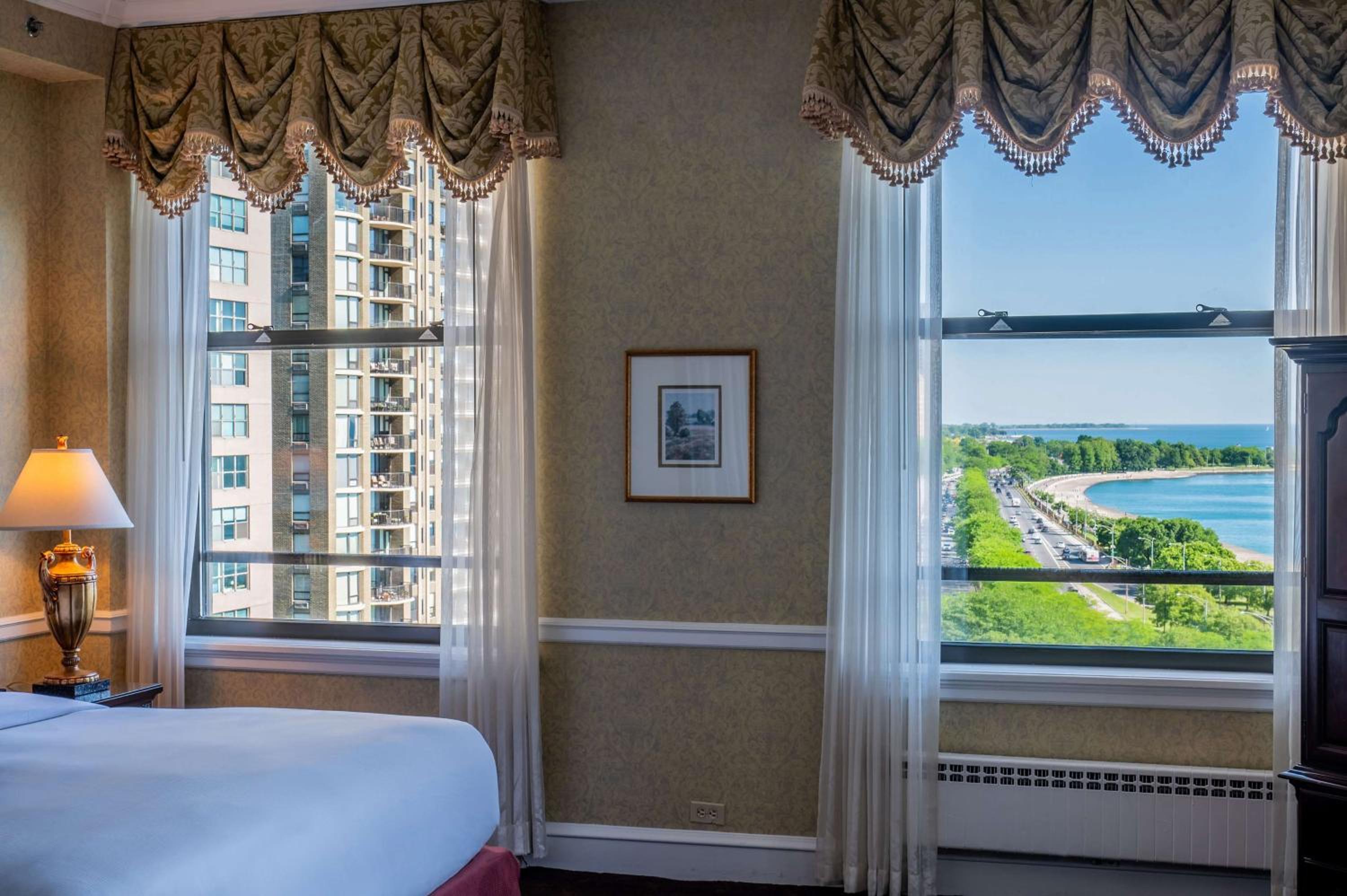 King Room with Lake View - Photo 9