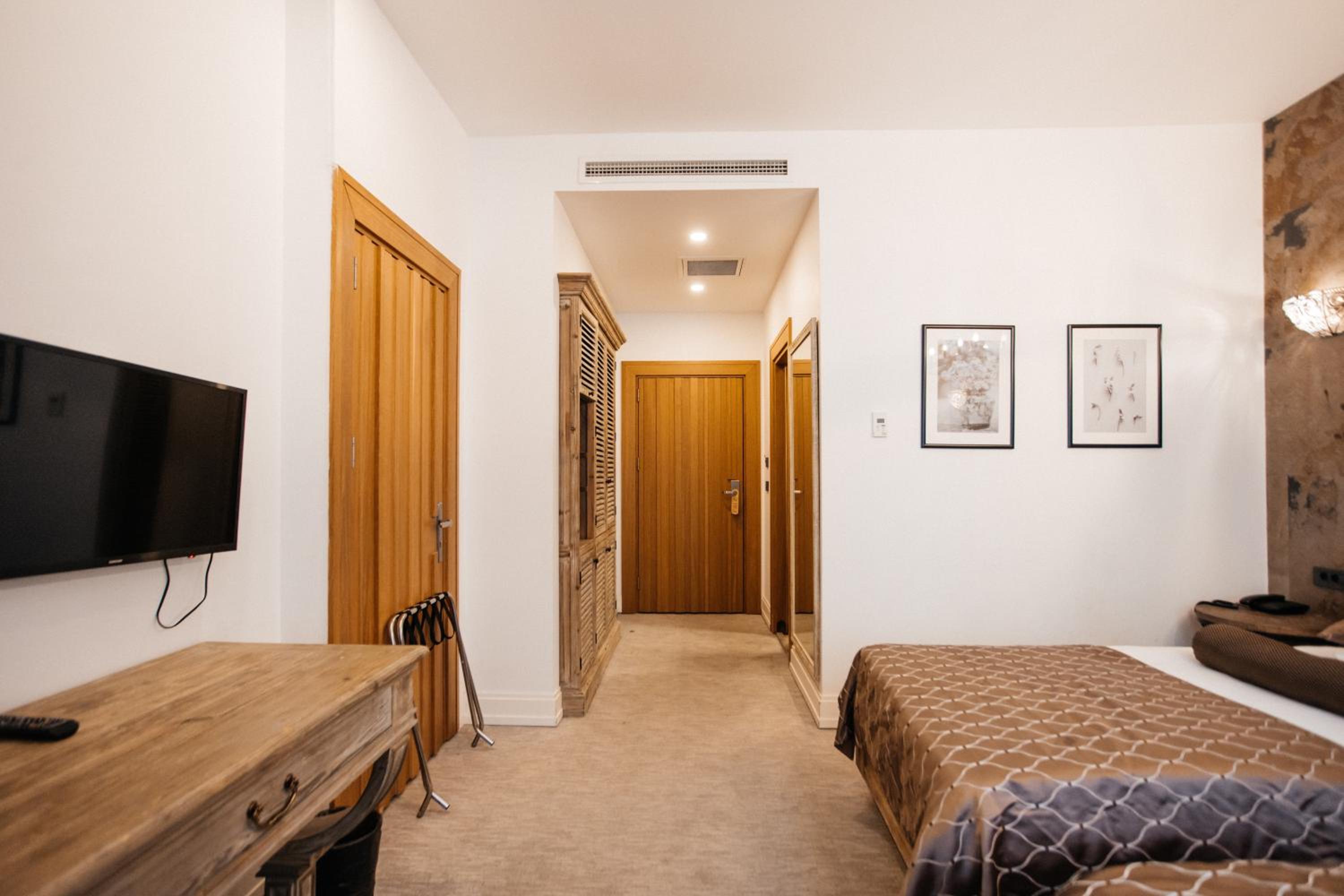 Standard Twin Room - Photo 4