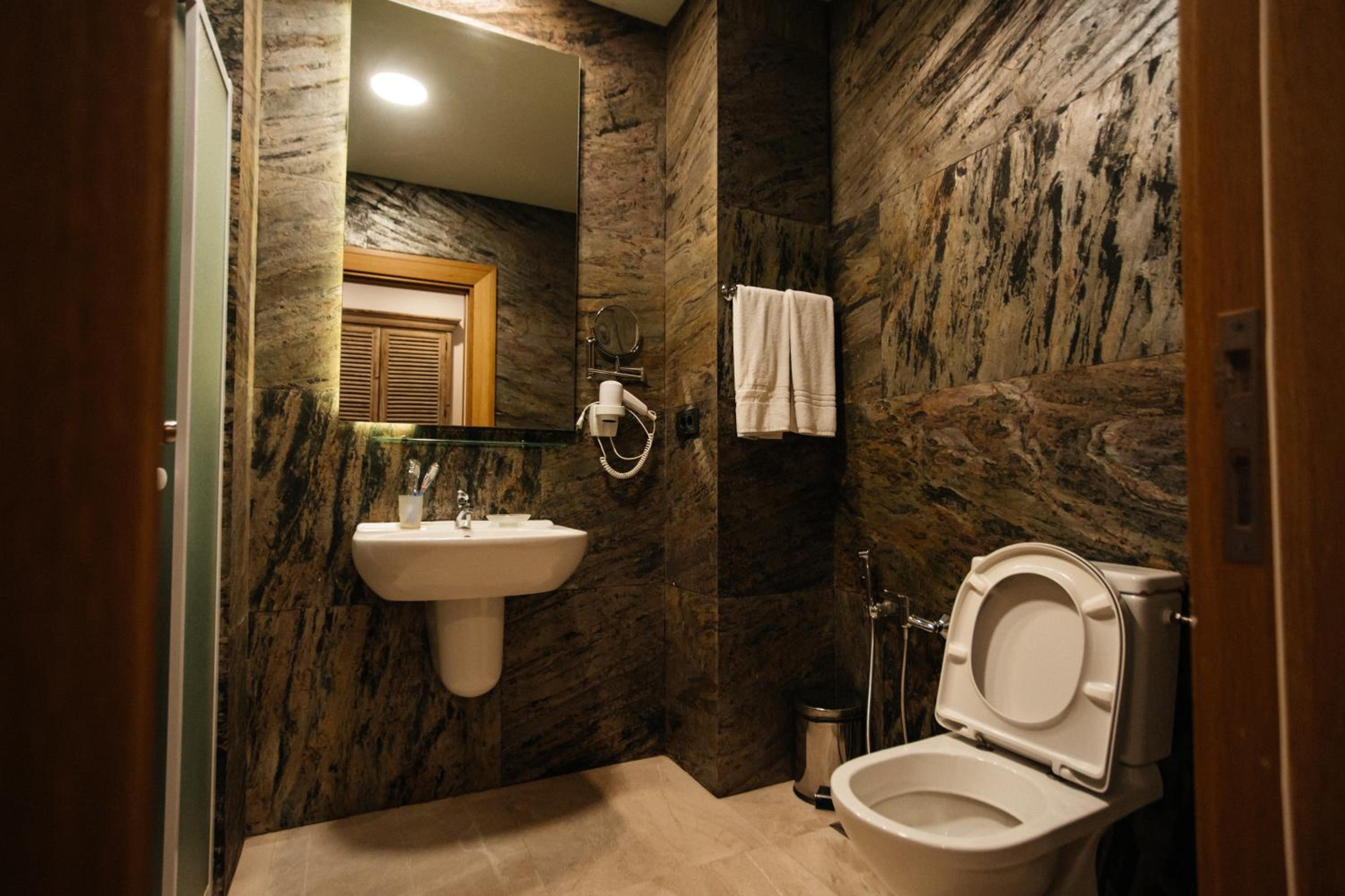 Standard Double Room - Photo 17