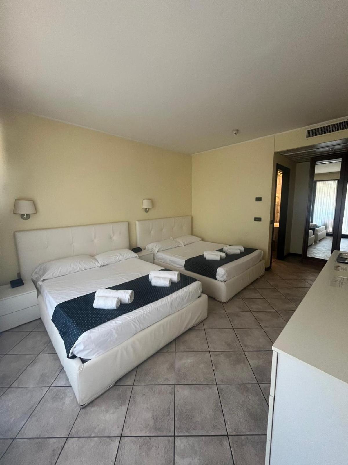 Quadruple Room with Two Double Beds - Ground Floor photo 3