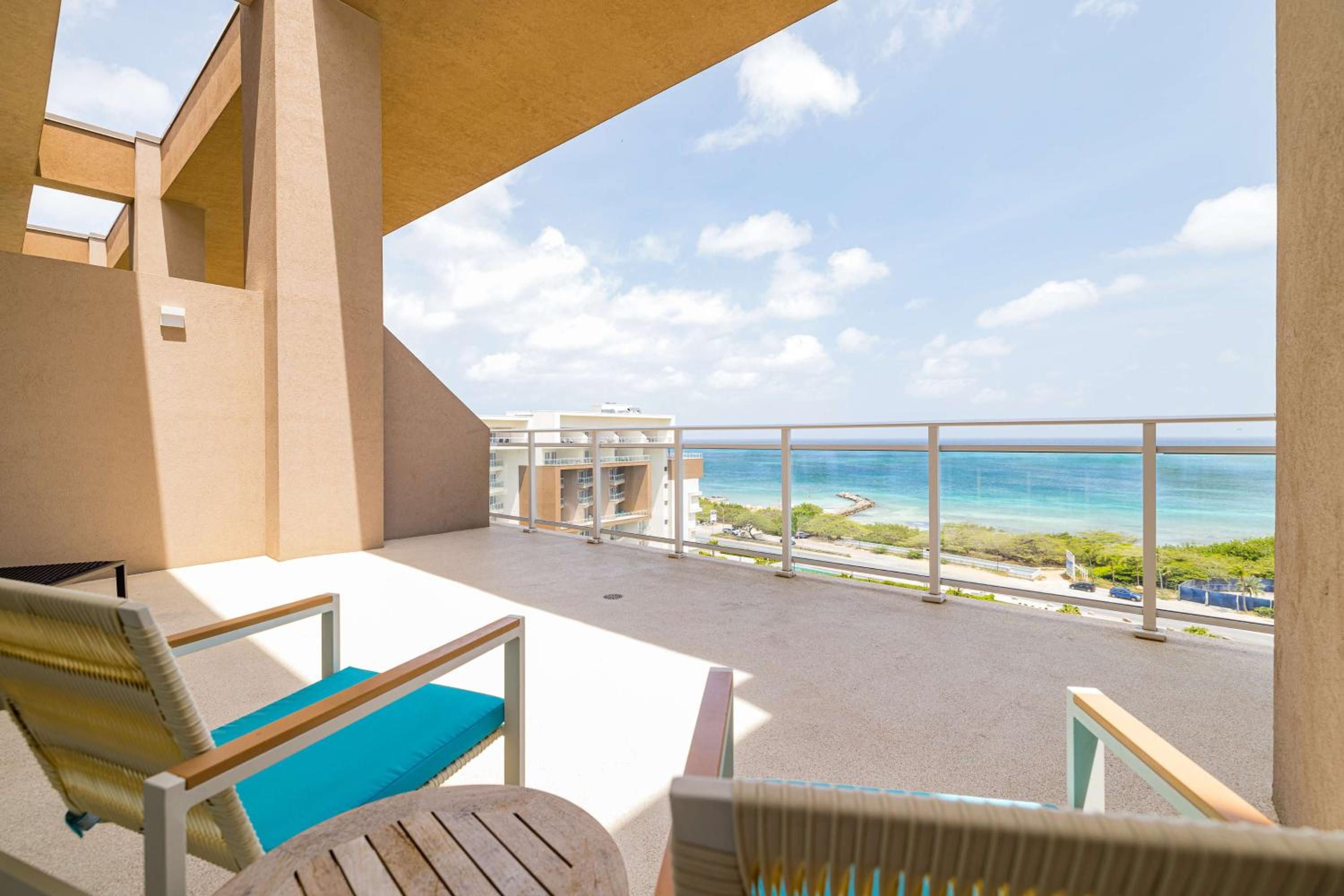 One-Bedroom Queen Suite with Ocean View - Top Floor