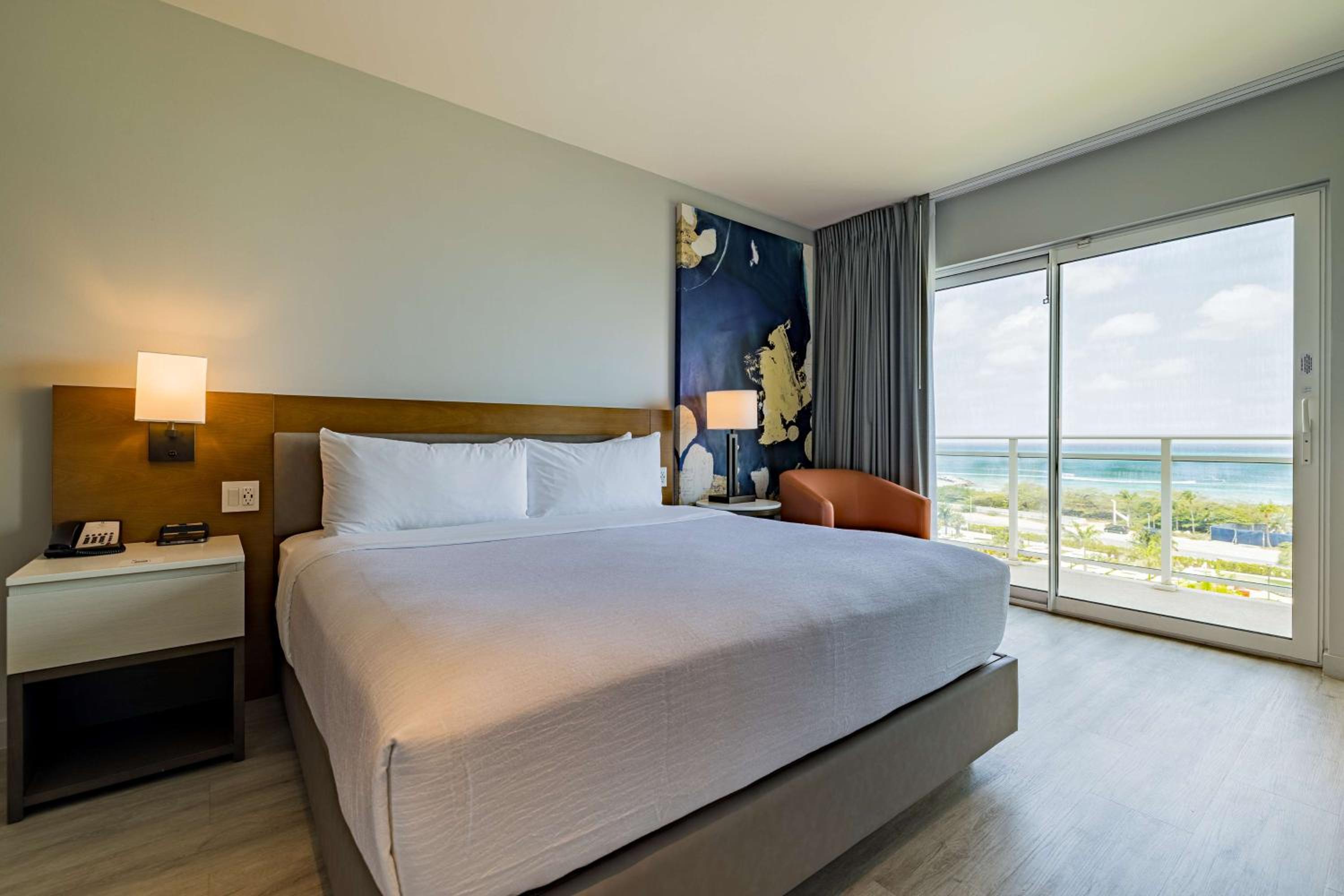 One-Bedroom King Suite with Balcony and Ocean View - Photo 3