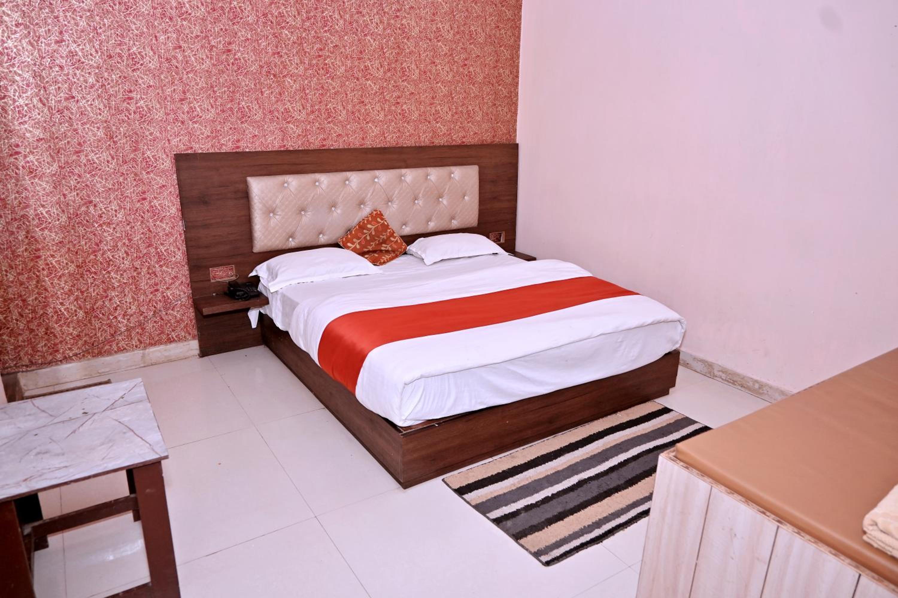 Budget Double Room photo 3