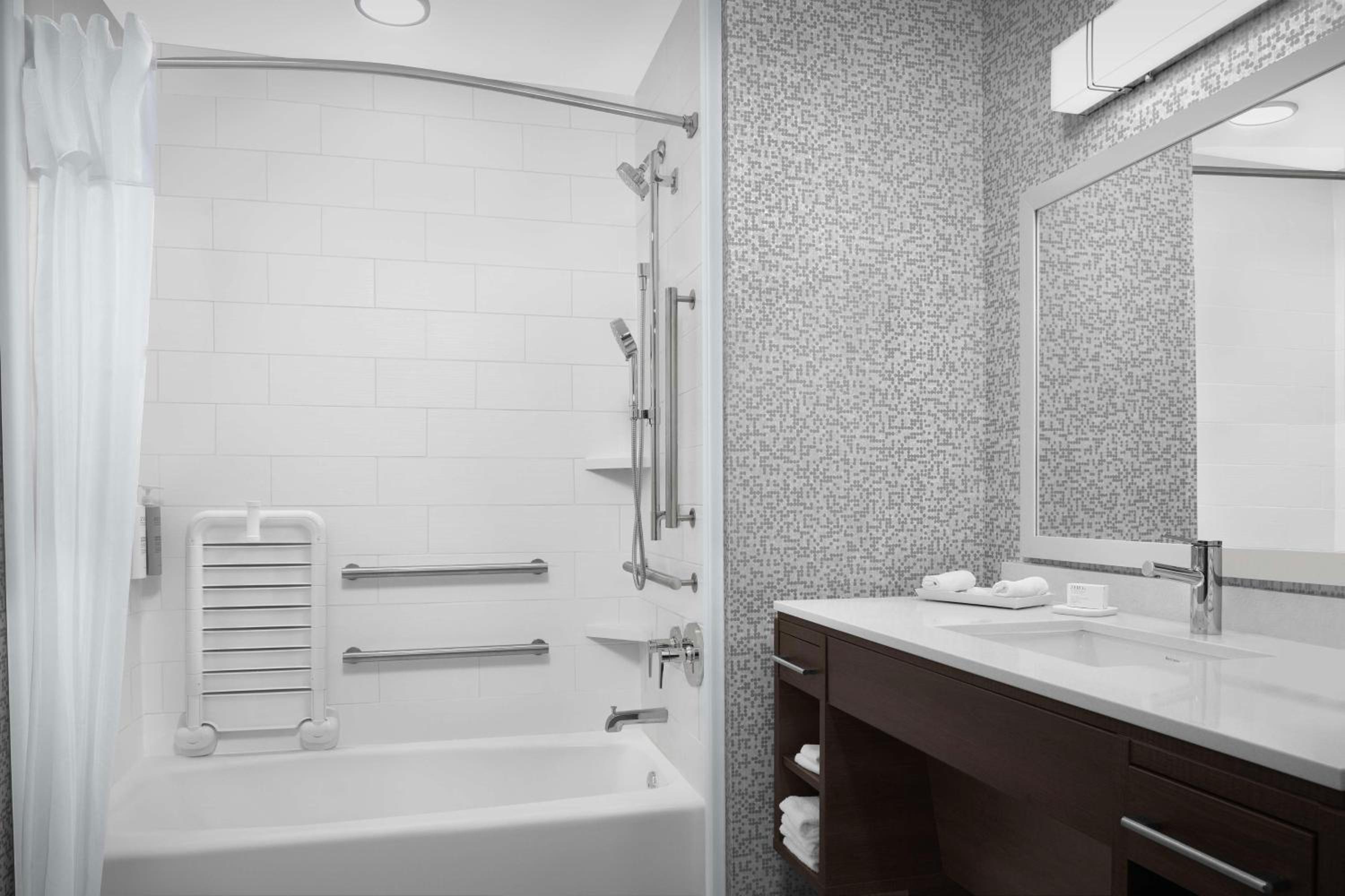 King Studio Suite with Accessible Tub - Mobility Access - Photo 5