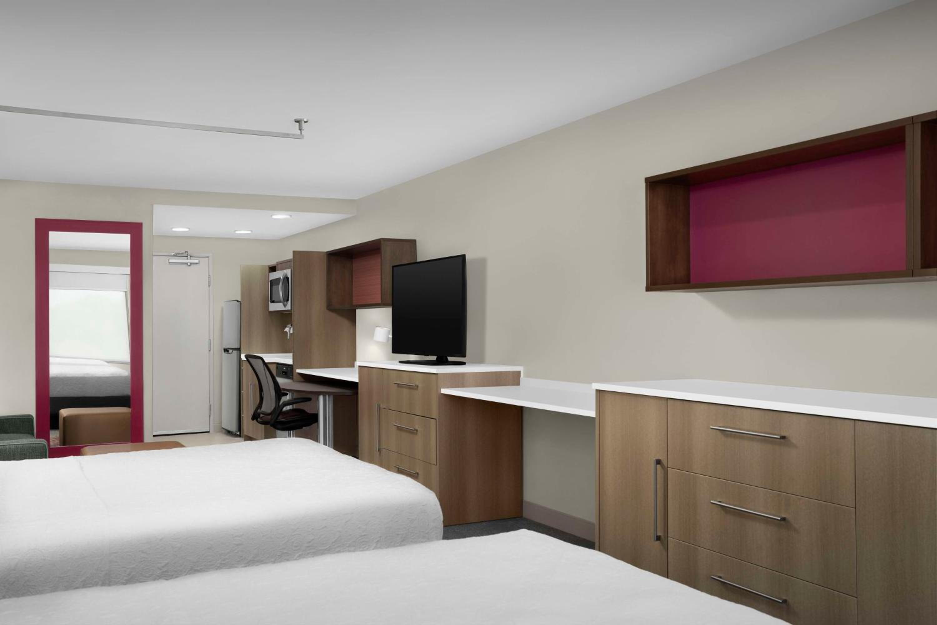 Studio Suite with Two Queen Beds - Photo 2