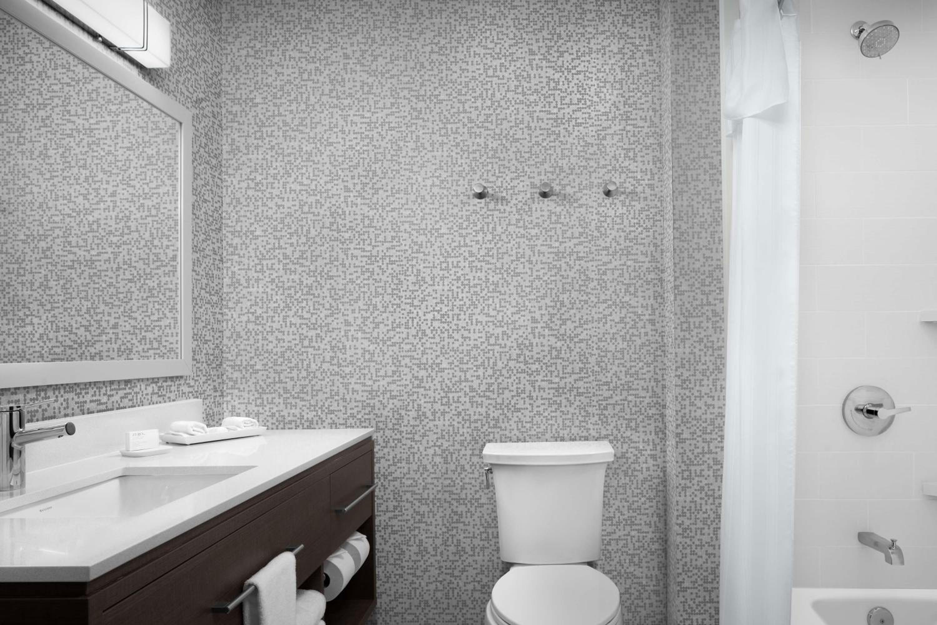 Studio Suite with Two Queen Beds - Photo 5