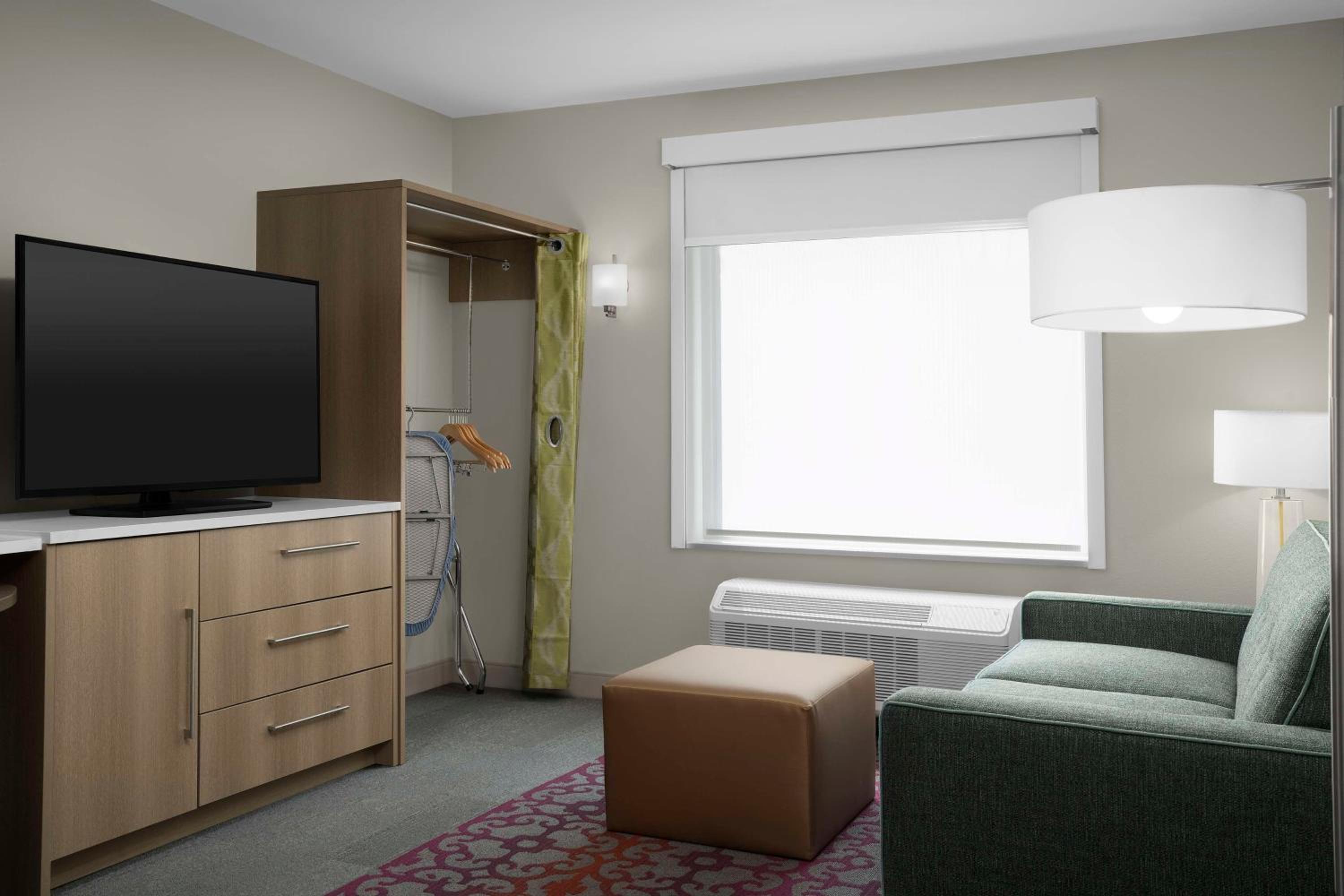 One-Bedroom King Suite - Photo 3