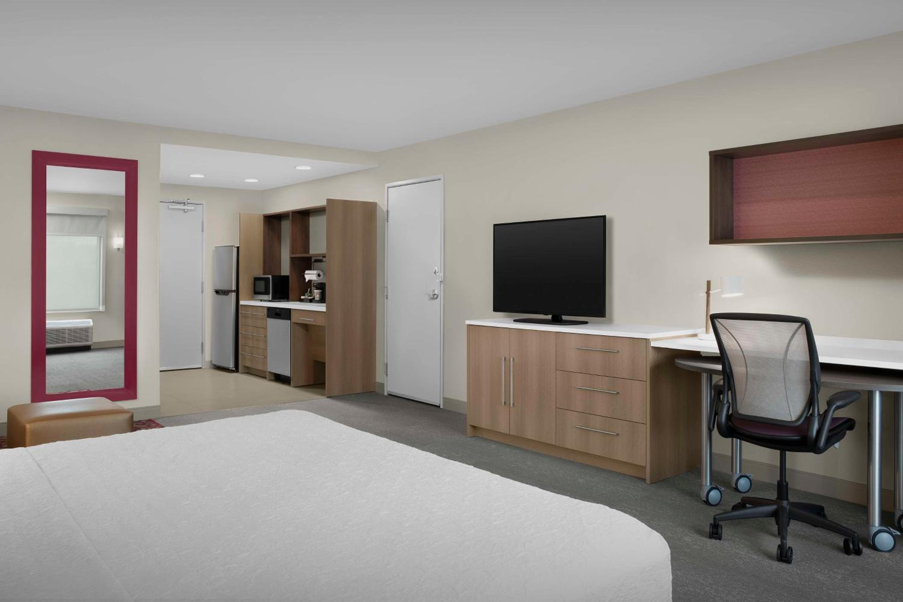 King Studio Suite - Hearing Access - Photo 4