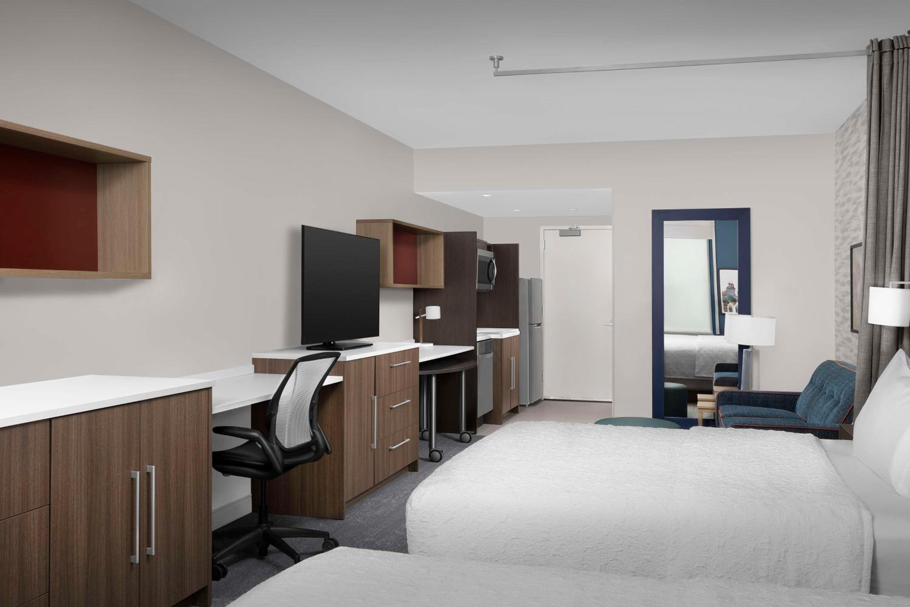 Studio Suite with Two Queen Beds - Photo 4