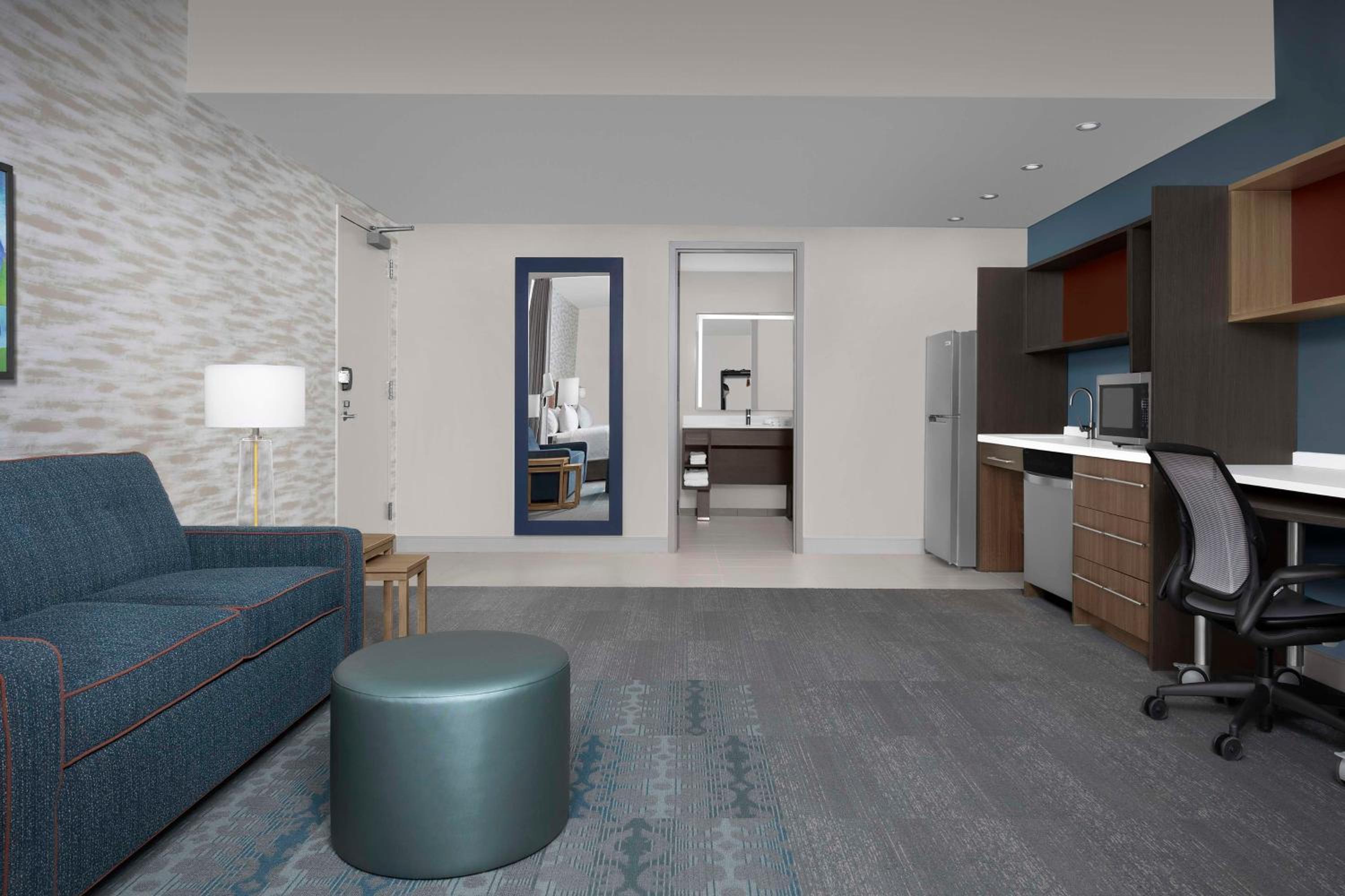Studio Suite with Two Queen Bes and Bath Tub - Mobility Accessible - Photo 3