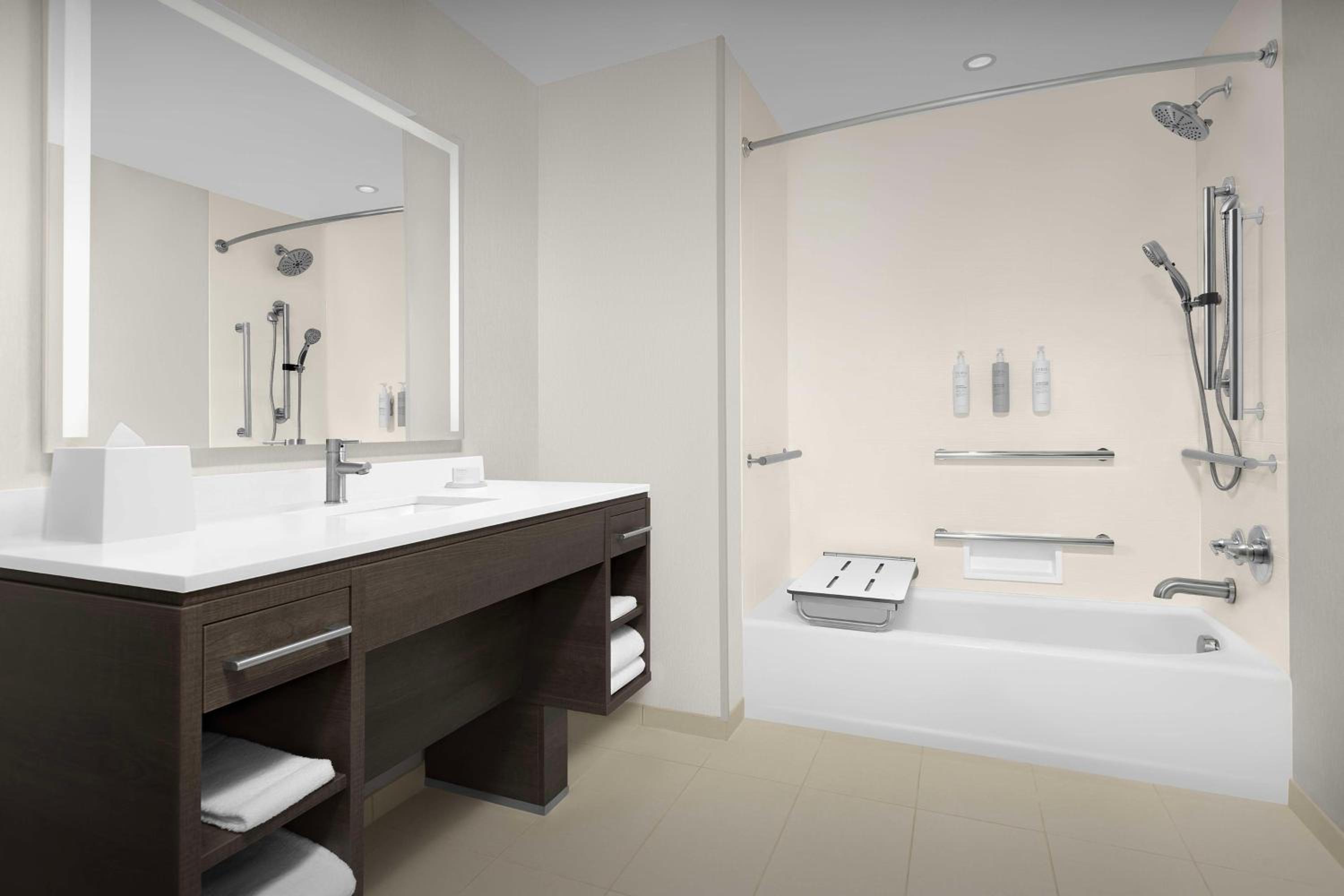 Studio Suite with Two Queen Bes and Bath Tub - Mobility Accessible - Photo 5