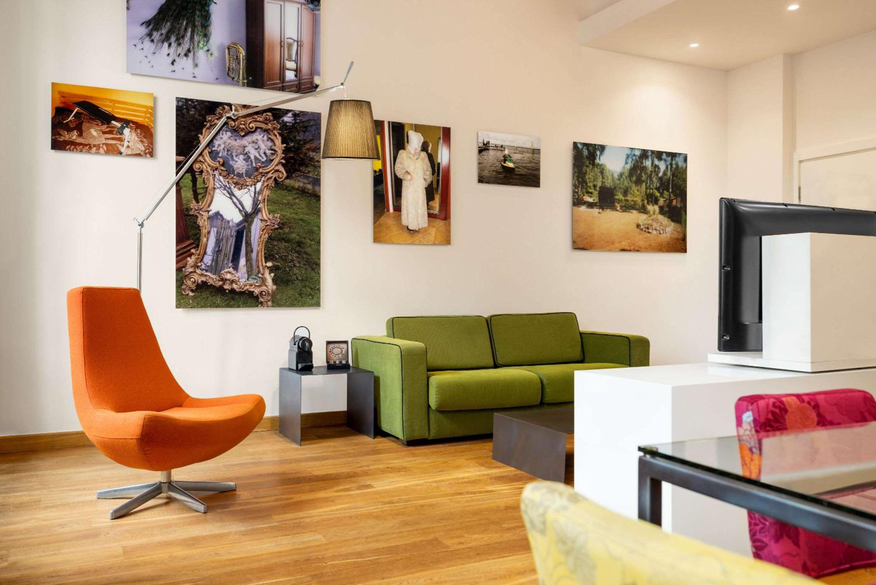 Suite - Photo 1