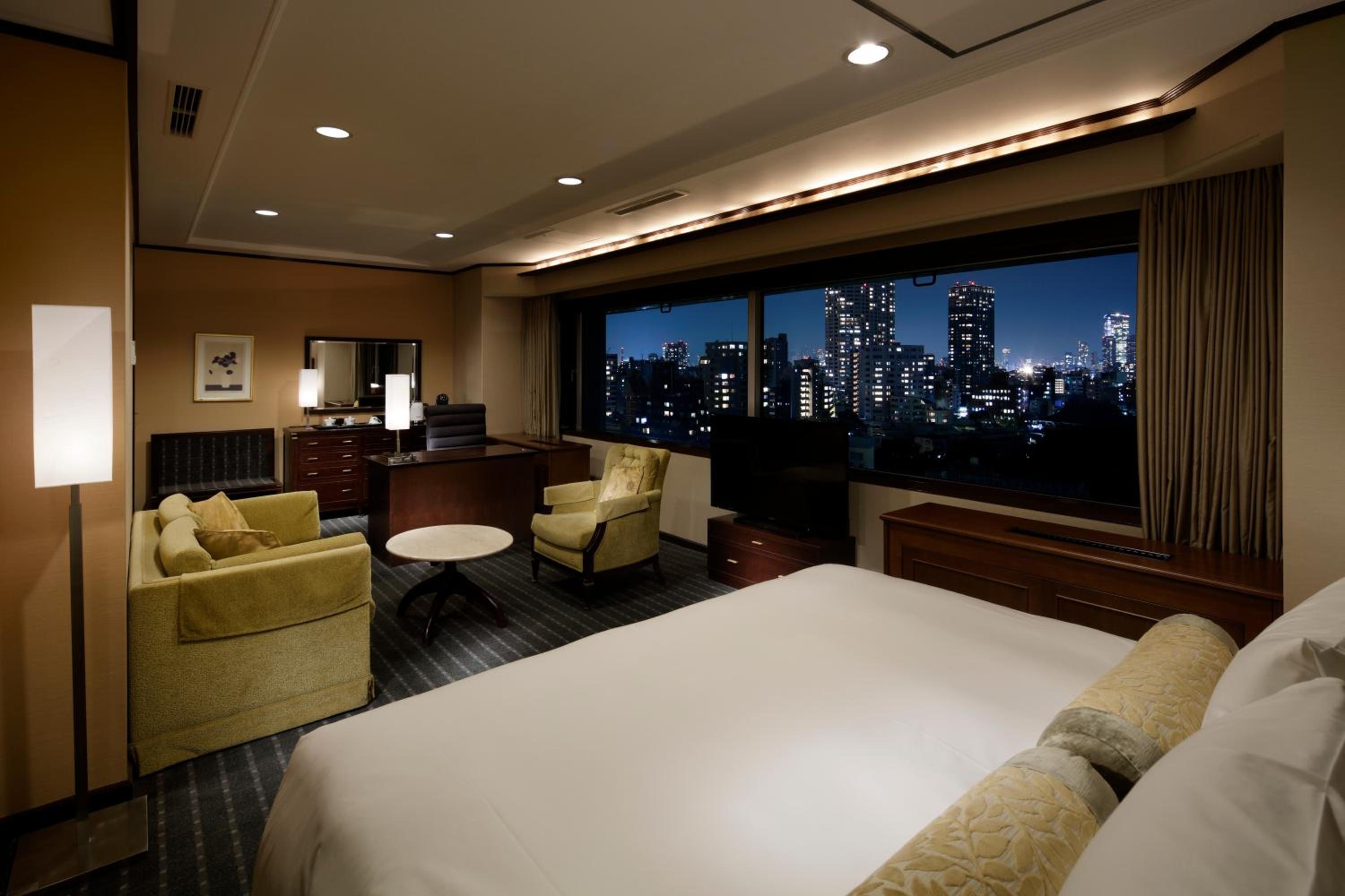 Junior Suite King Room with Club Lounge Access and Club Lounge Breakfast Included - Non-Smoking Junior Suite King Room with Club Lounge Access and Club Lounge Breakfast Included - Non-Smoking