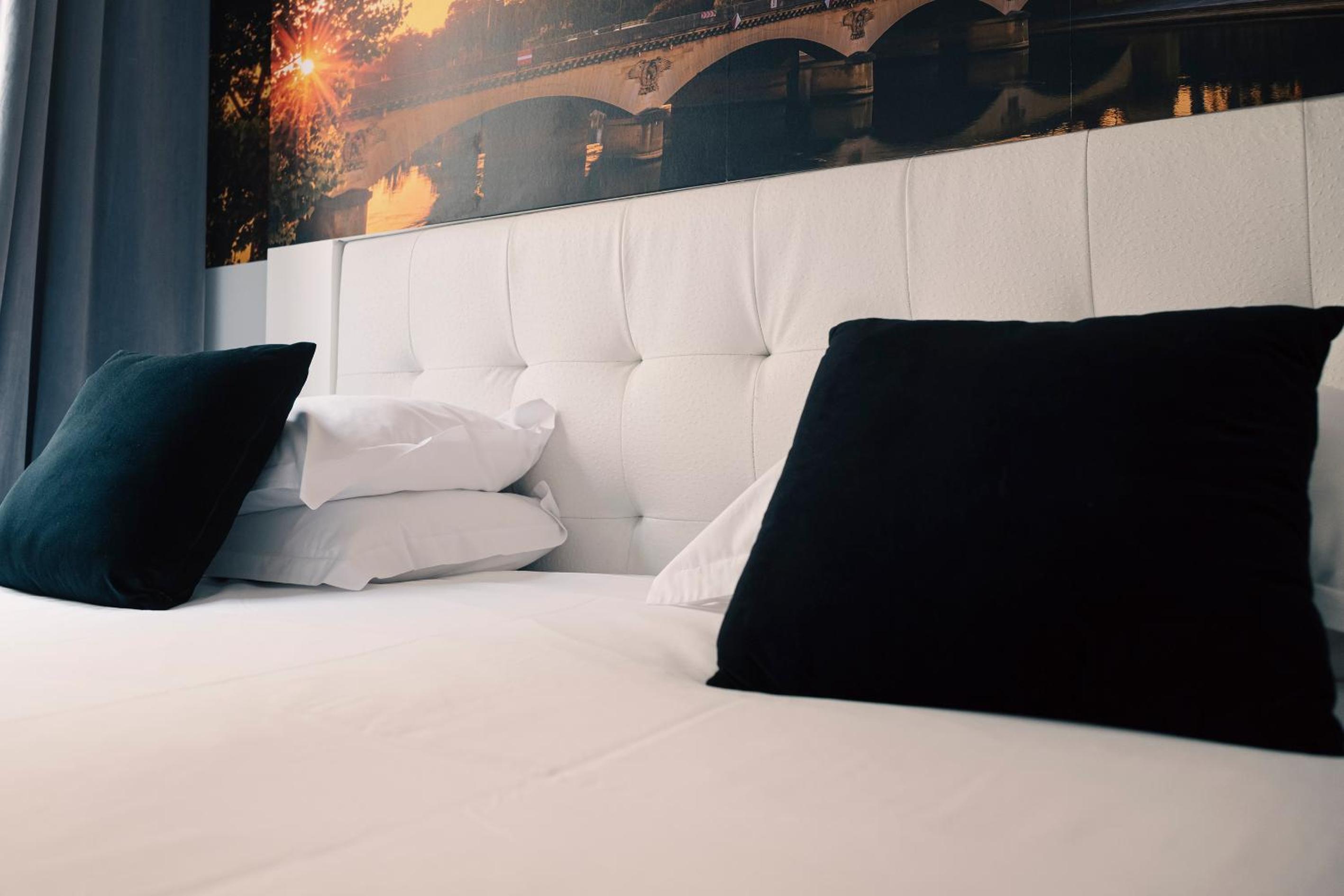 Large Double or Twin Room photo 3
