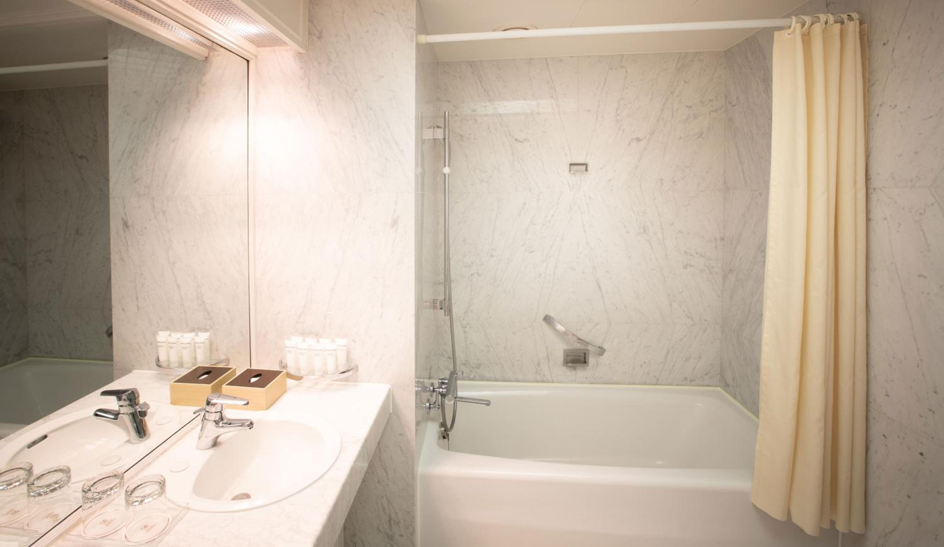 Club Prince Suite King Room with Club Lounge Access and Club Lounge Breakfast Included - Non-Smoking Club Prince Suite King Room with Club Lounge Access and Club Lounge Breakfast Included - Non-Smoking