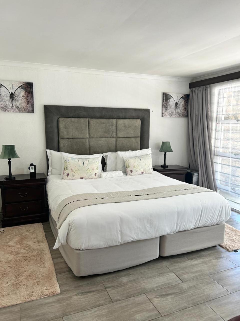 Standard King Room - Photo 2
