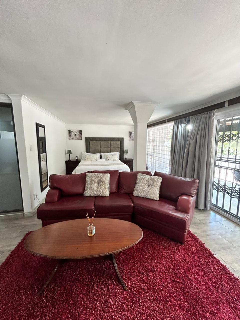 Standard King Room - Photo 8