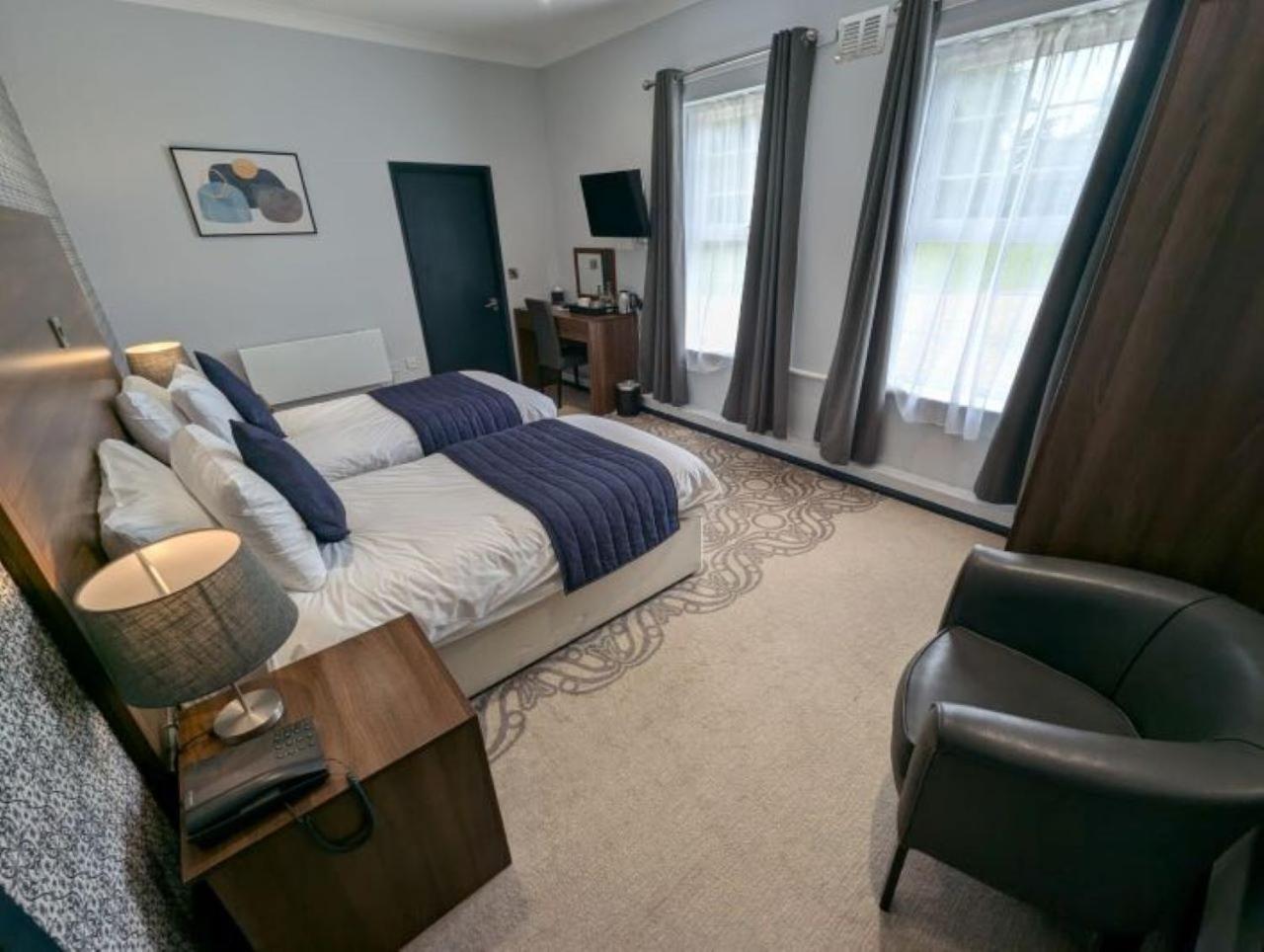Twin Room - Photo 3