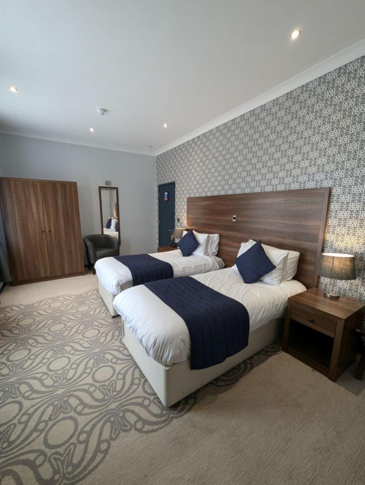 Twin Room - Photo 2