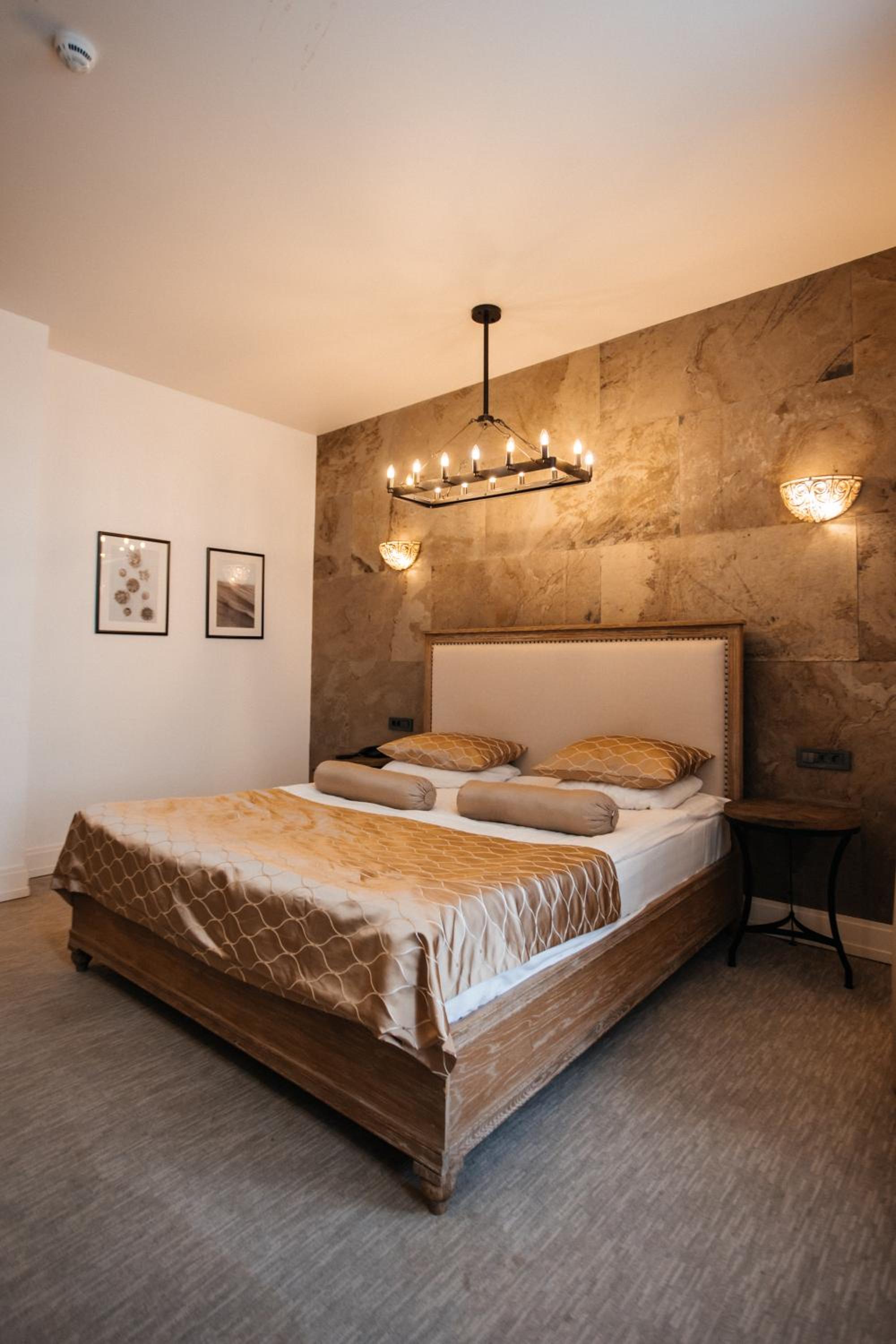 Standard Double Room - Photo 12