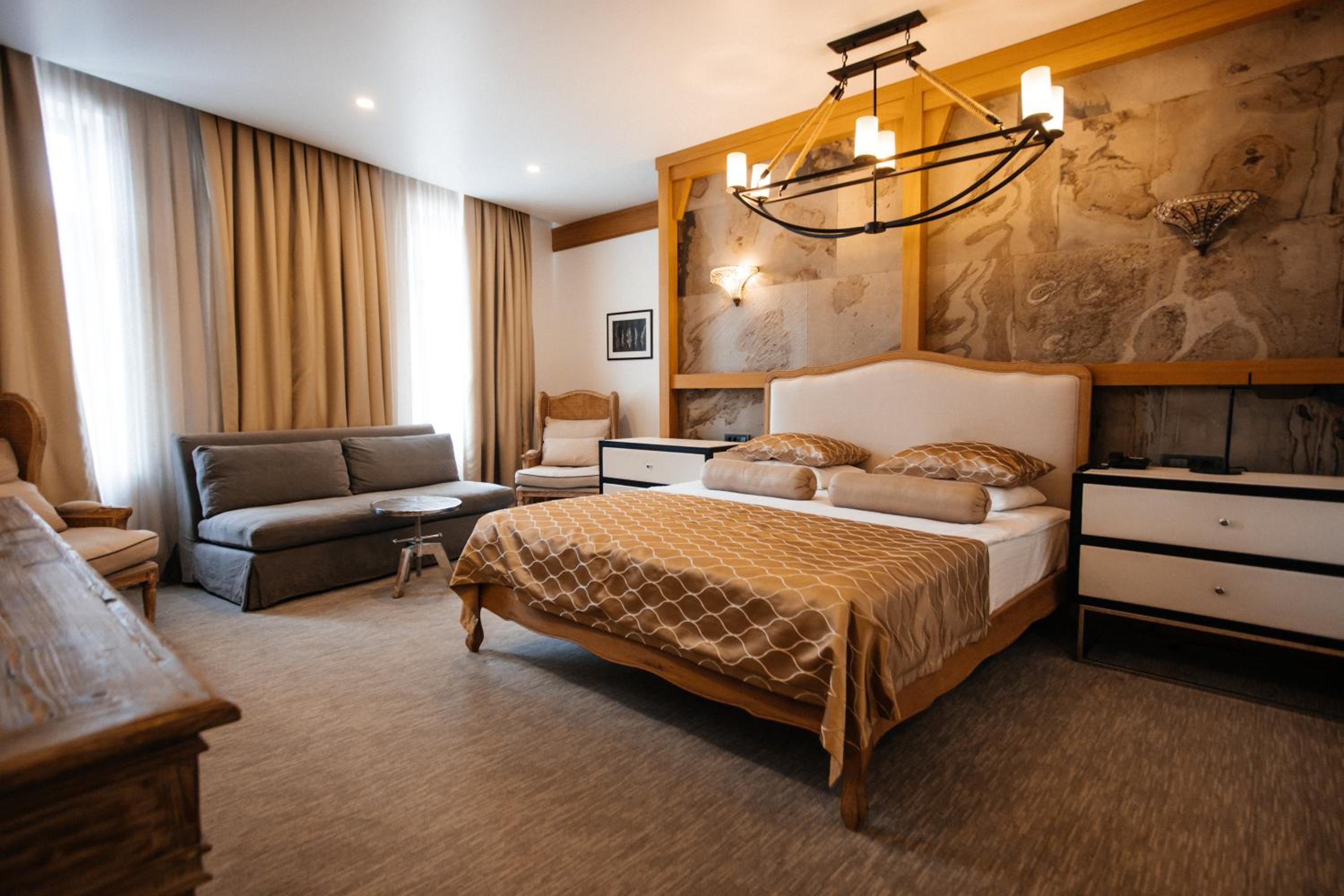 Standard Double Room - Photo 13