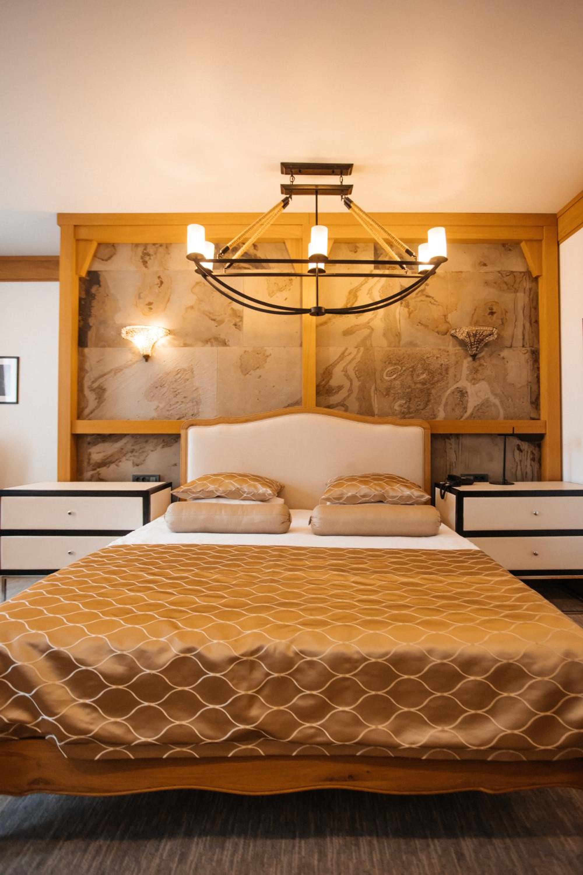 Standard Double Room - Photo 19