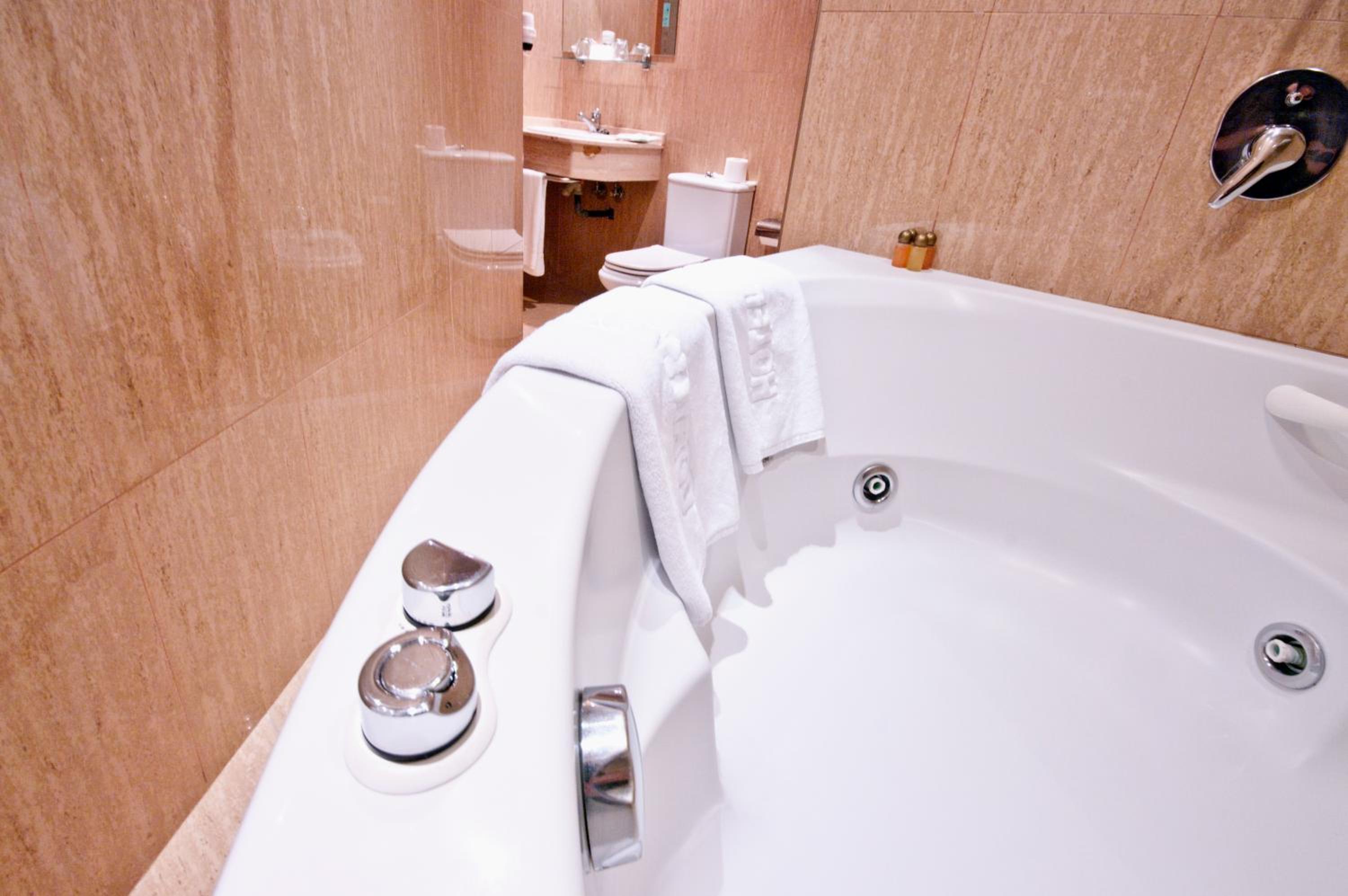 Habitación Queen con Bañera de Hidromasaje Habitación Queen con Bañera de Hidromasaje