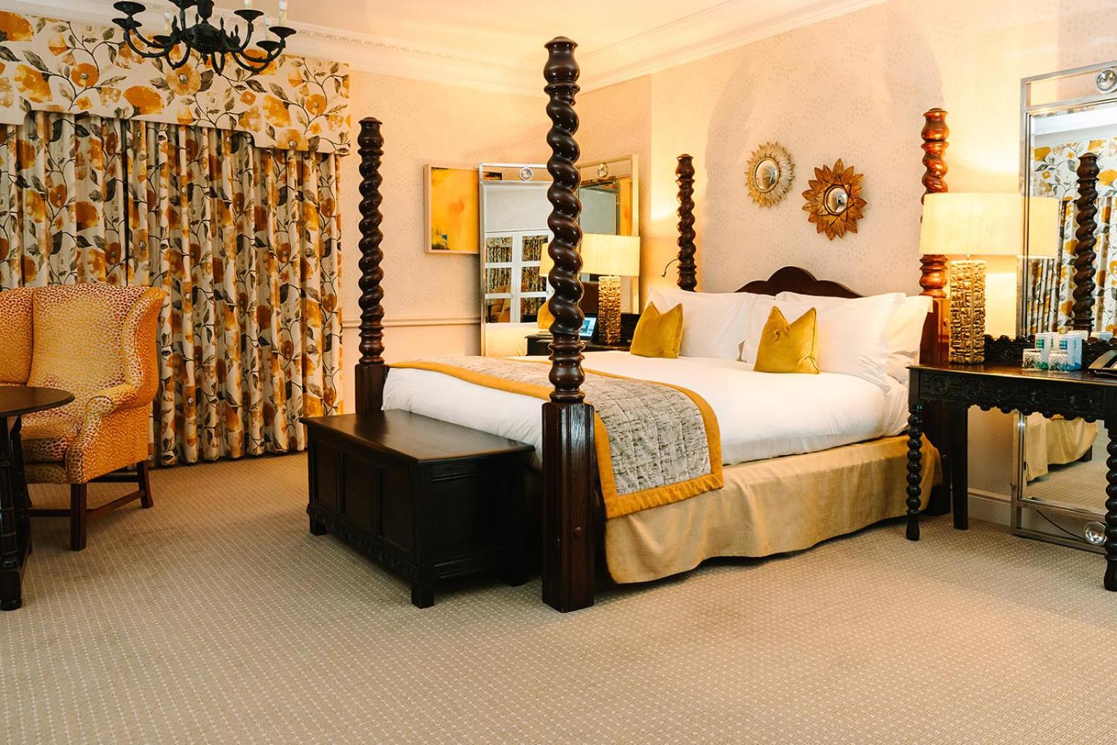 Twin Bath Junior Suite